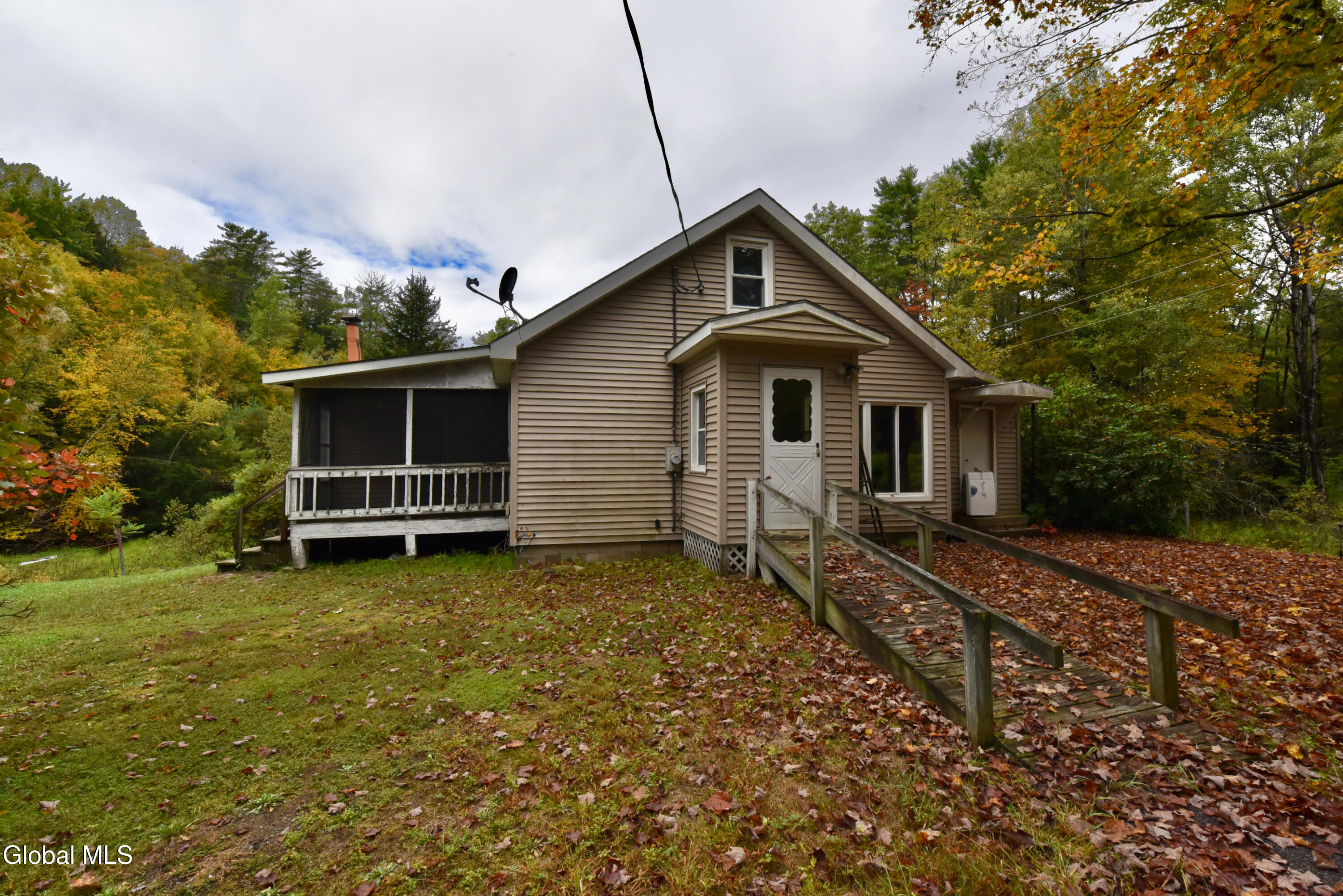 318 Howe Road