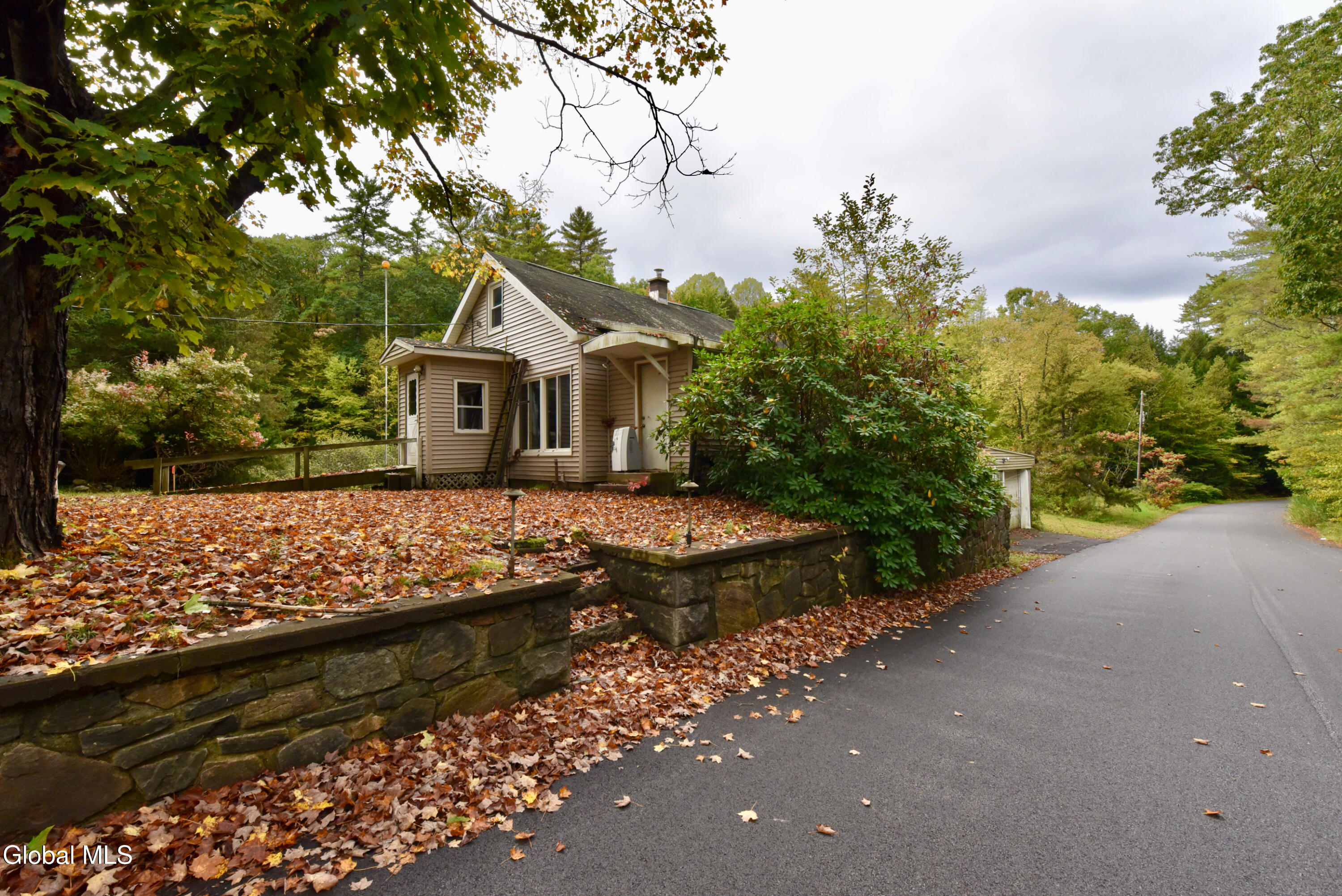 318 Howe Road