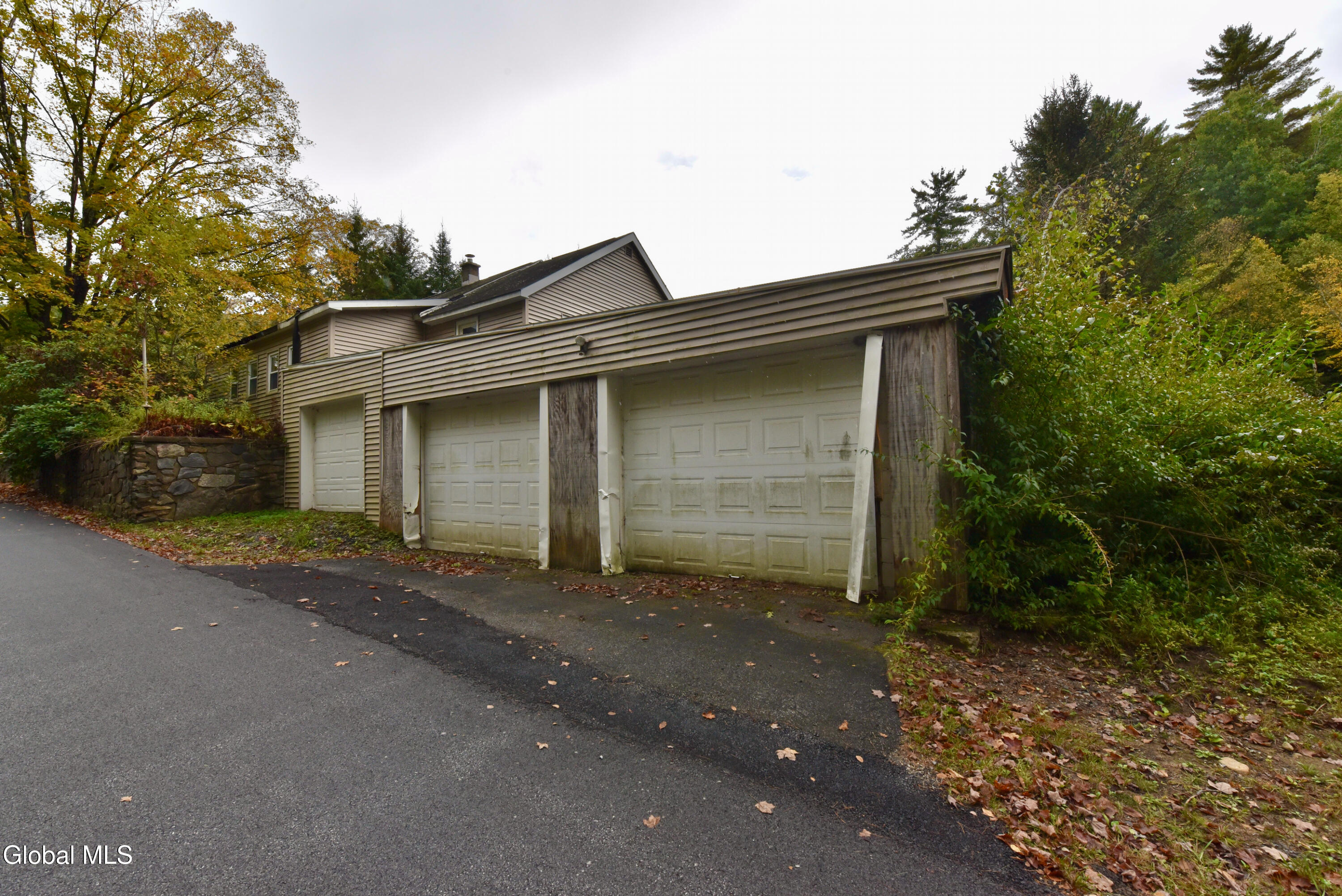 318 Howe Road