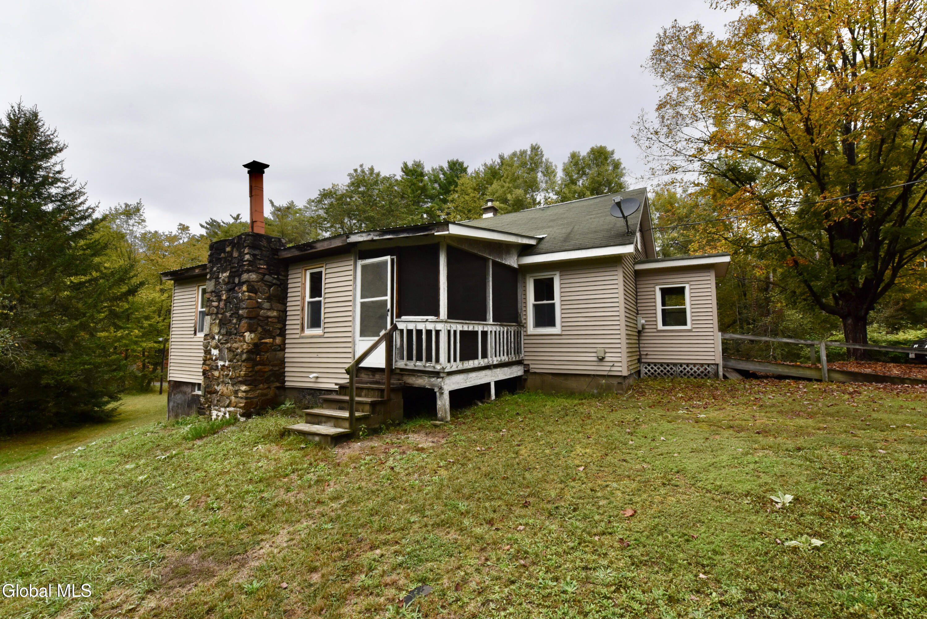 318 Howe Road
