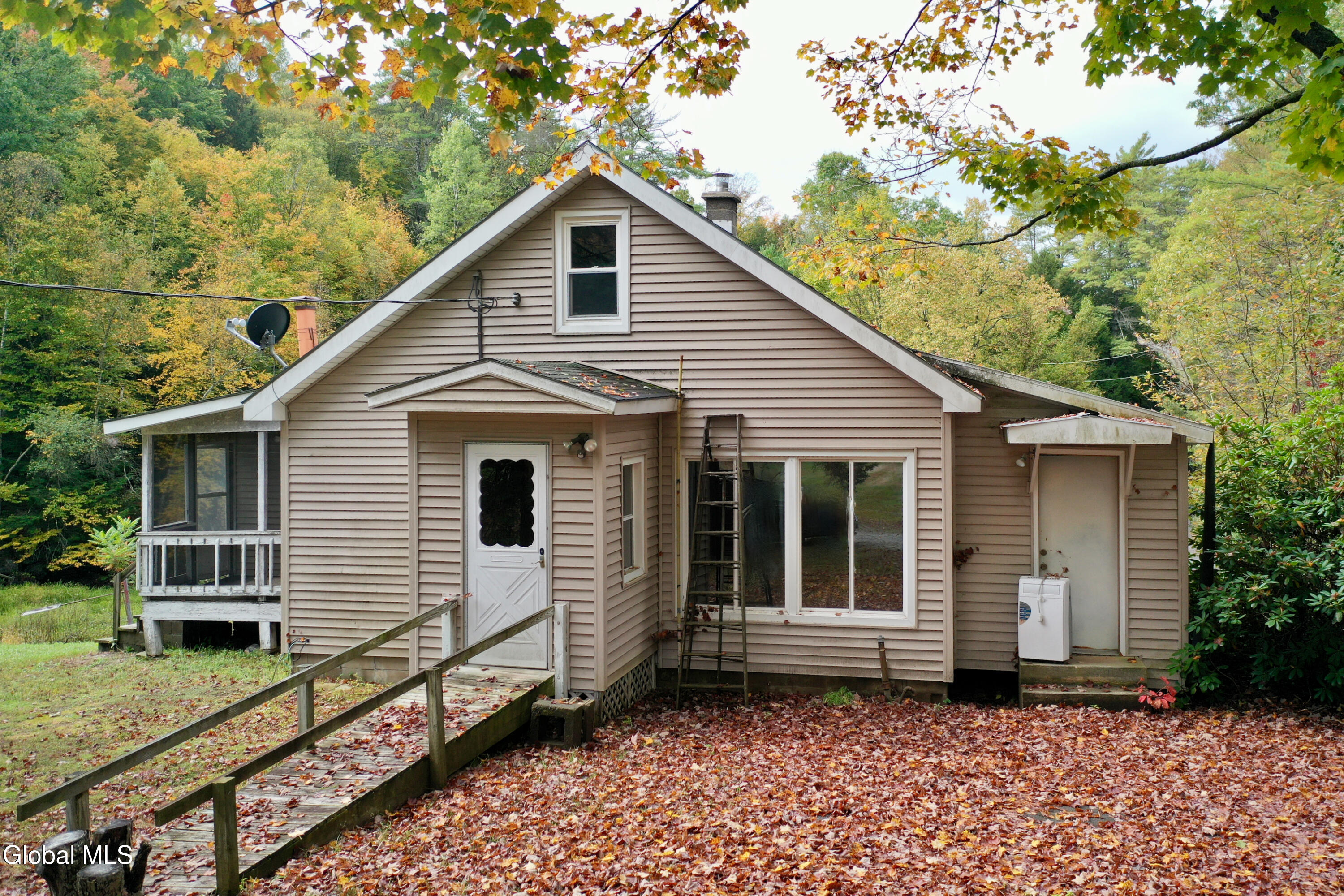 318 Howe Road