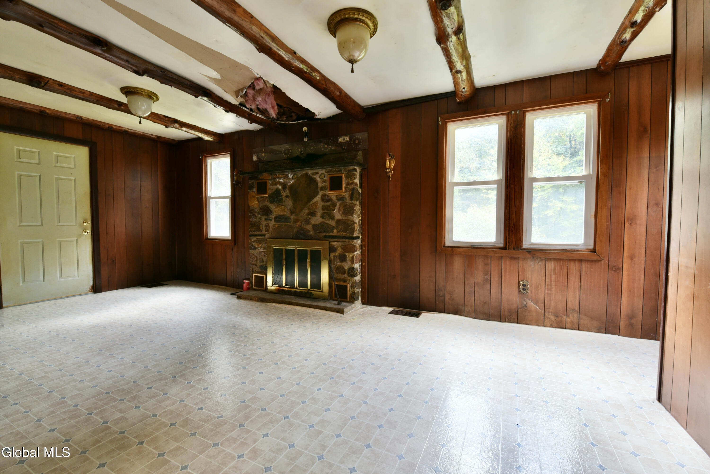 318 Howe Road
