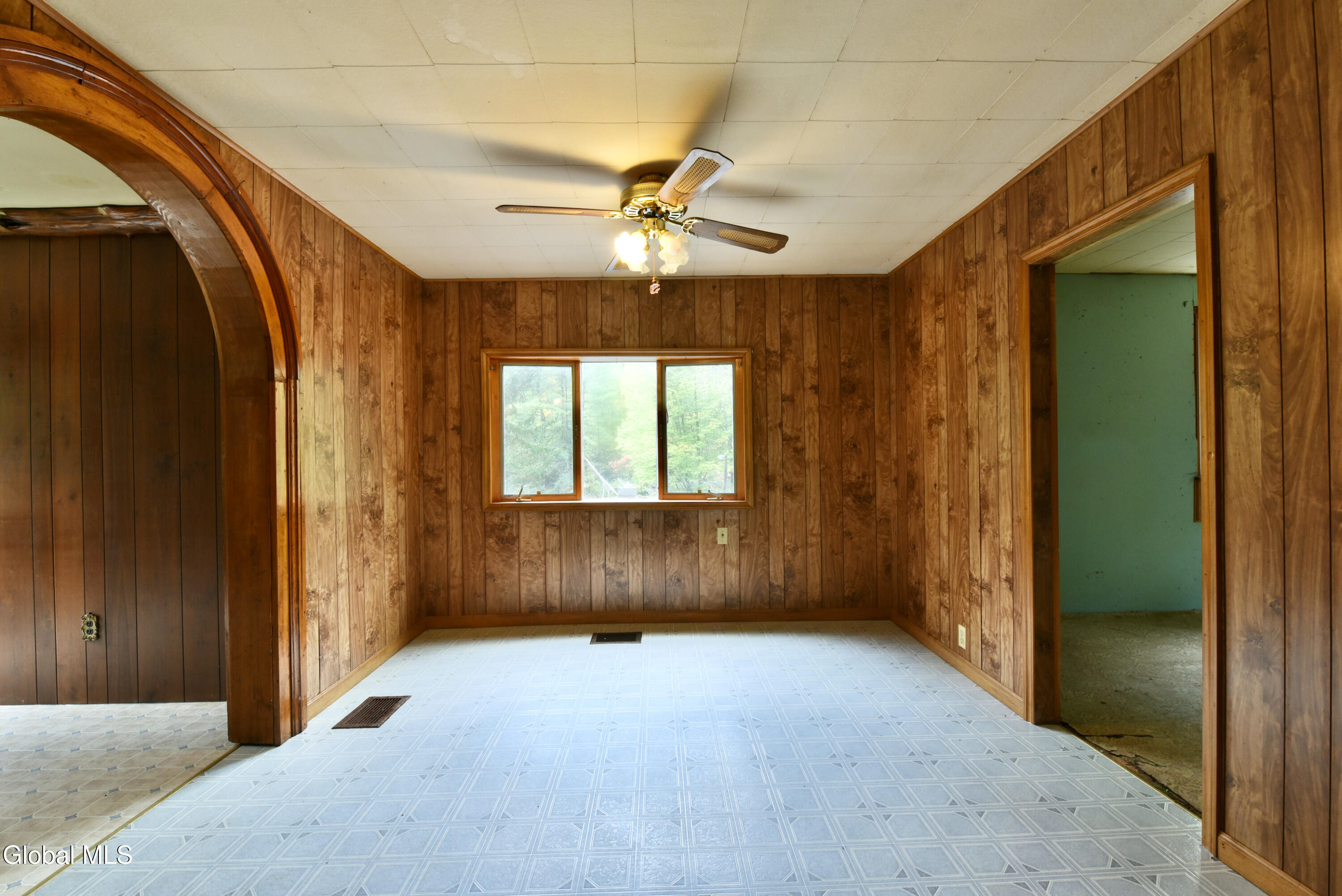 318 Howe Road