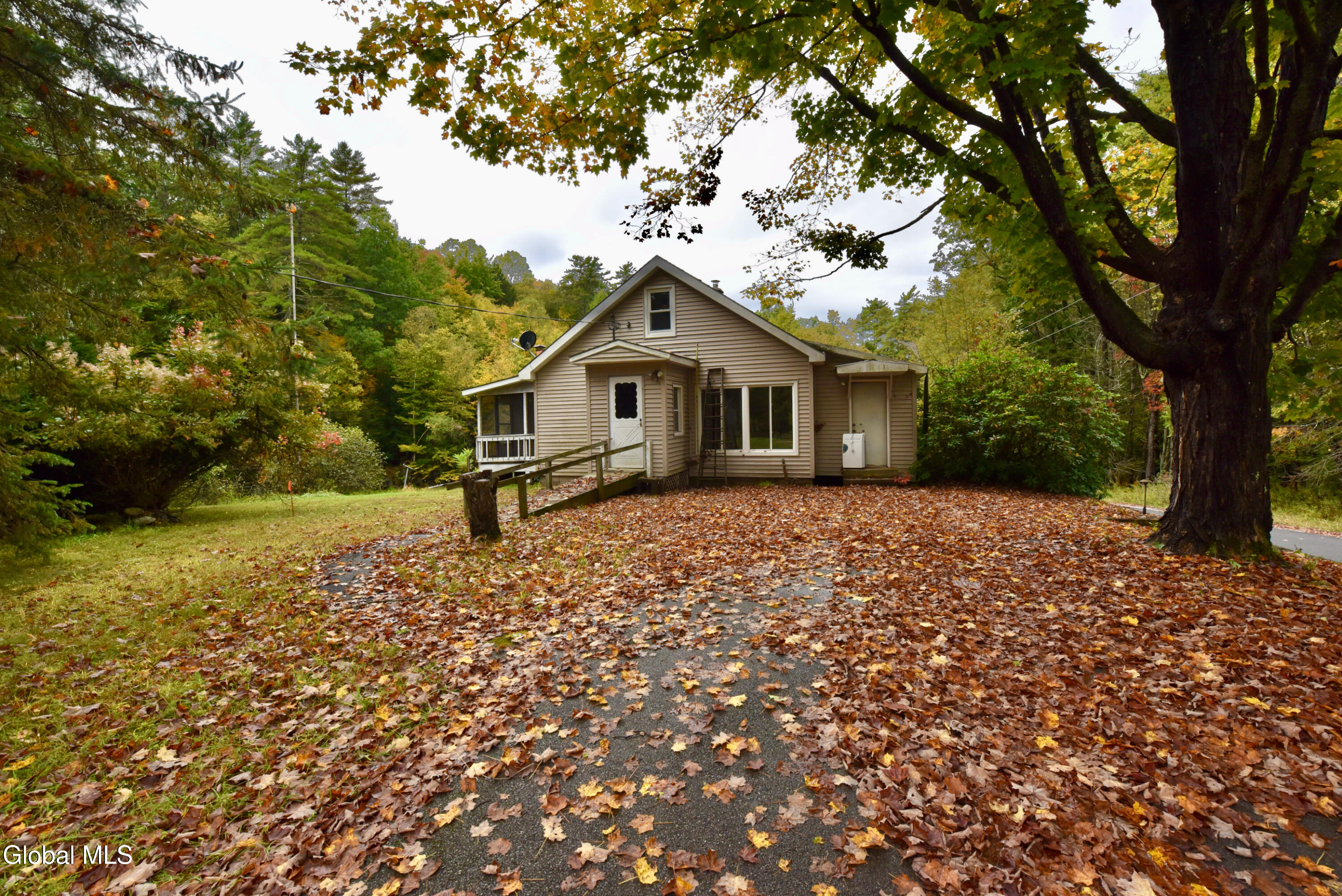 318 Howe Road