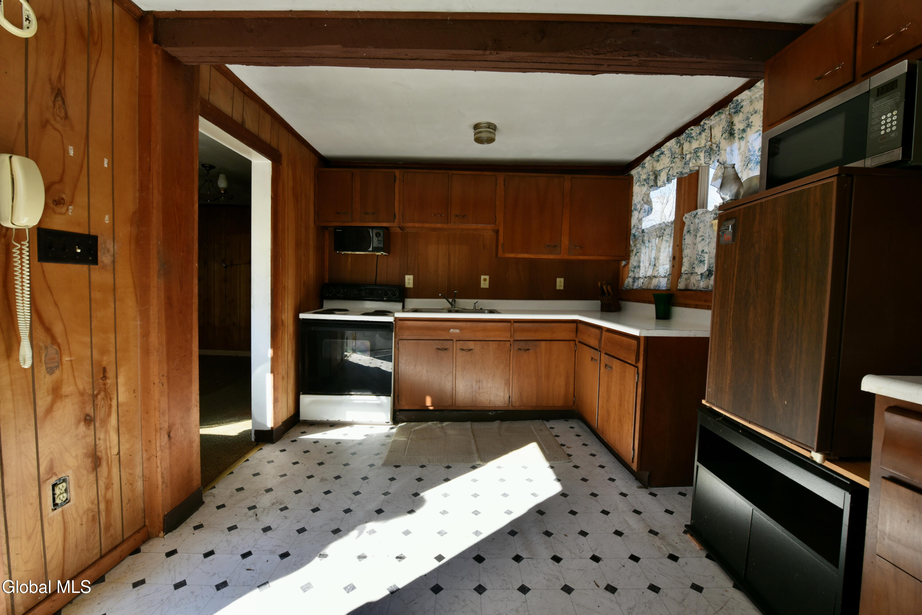 4 DELAVAN Avenue, Greenfield