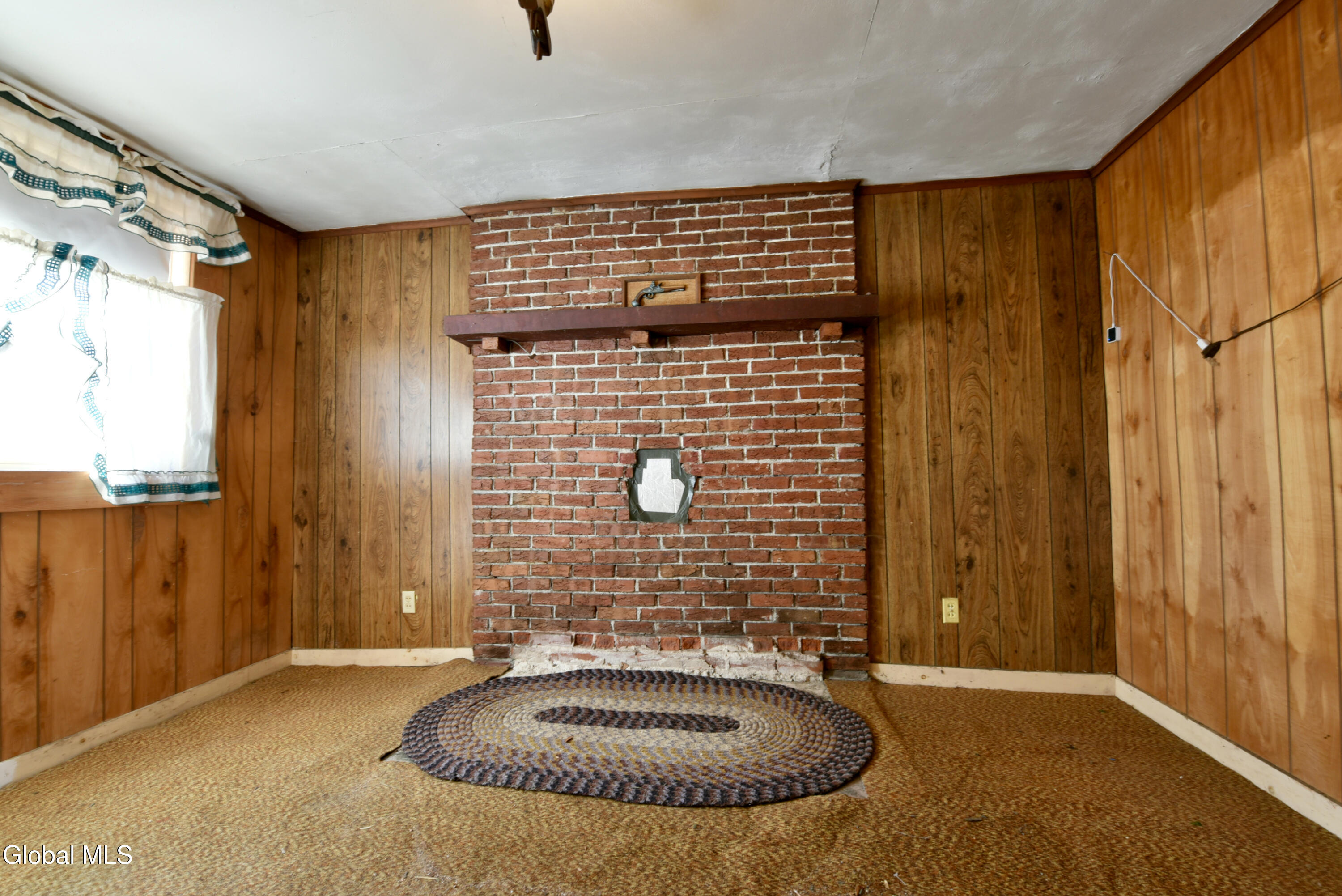 4 DELAVAN Avenue, Greenfield