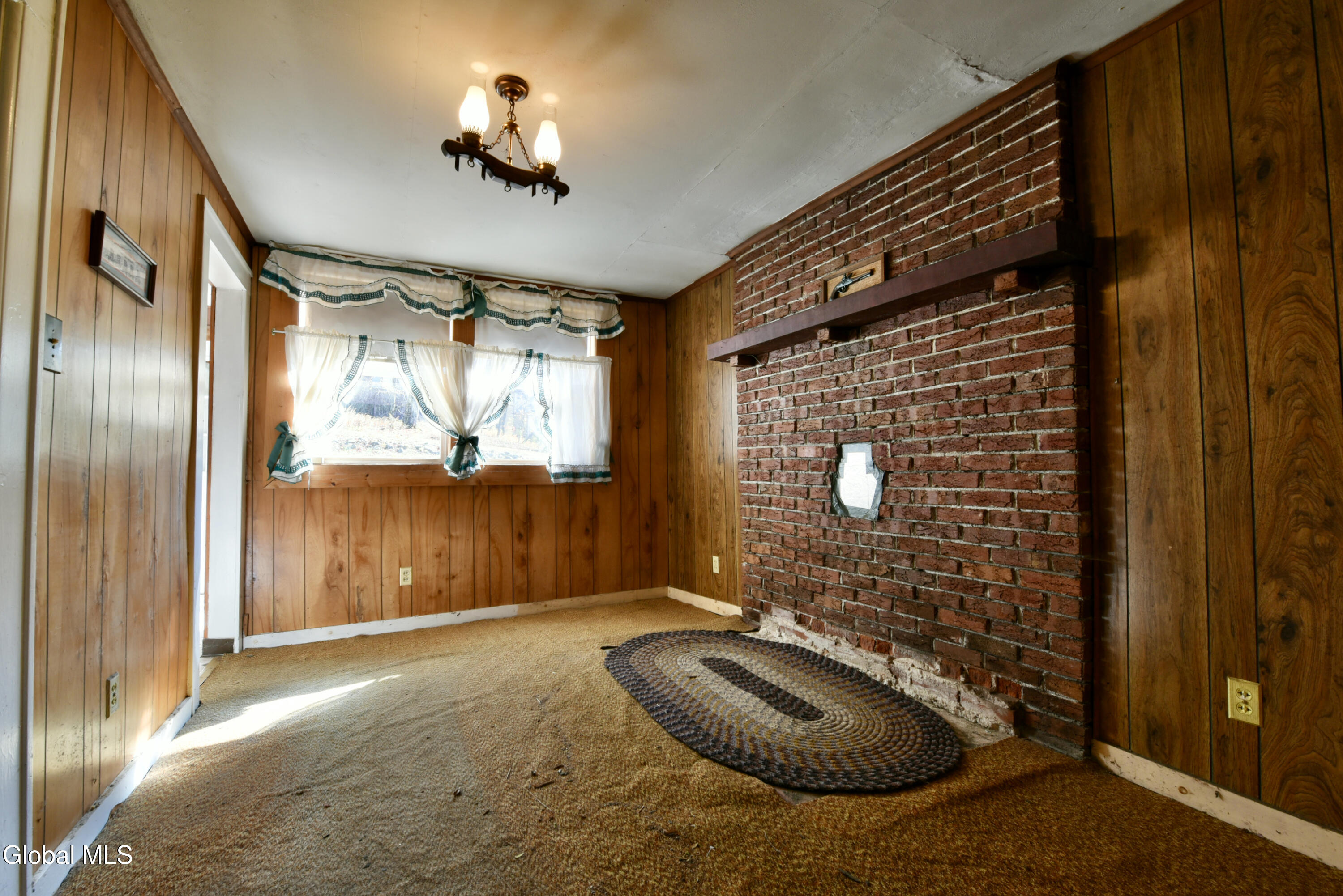 4 DELAVAN Avenue, Greenfield