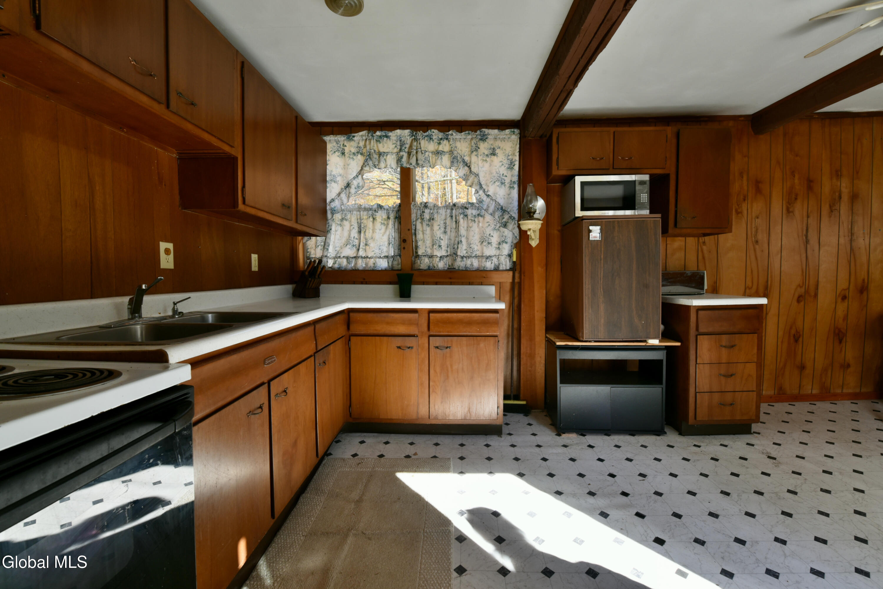4 DELAVAN Avenue, Greenfield