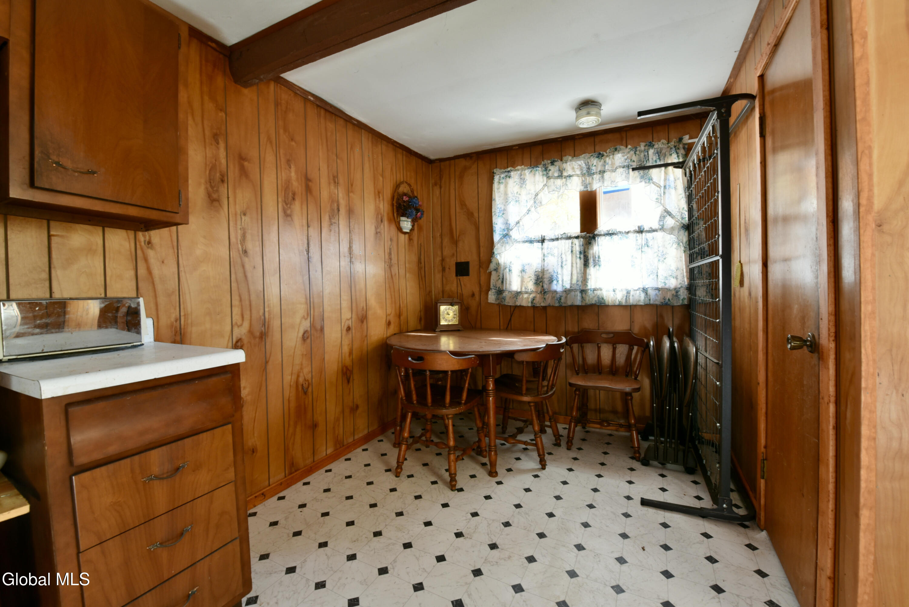 4 DELAVAN Avenue, Greenfield