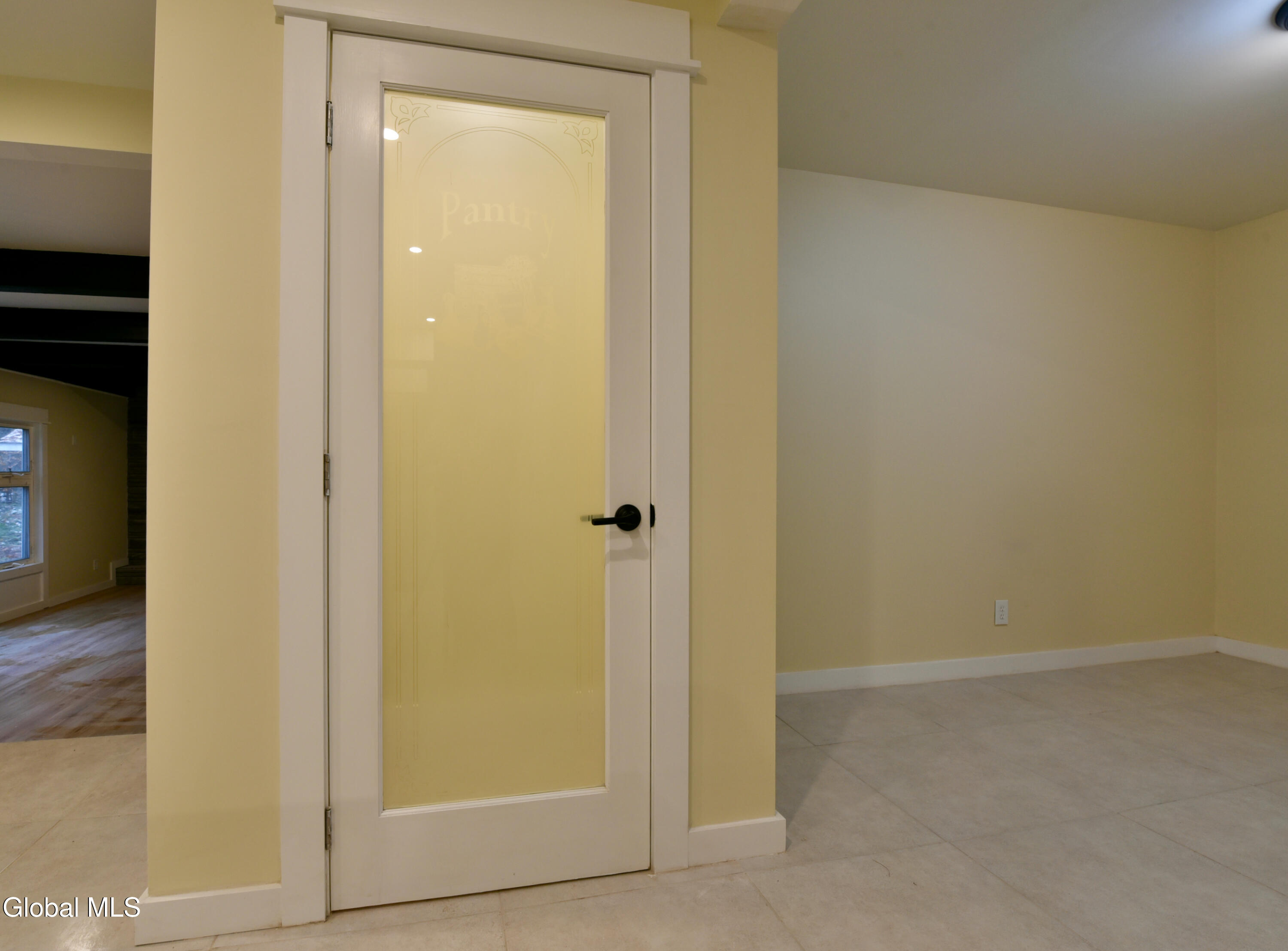 1011 Middleline Road