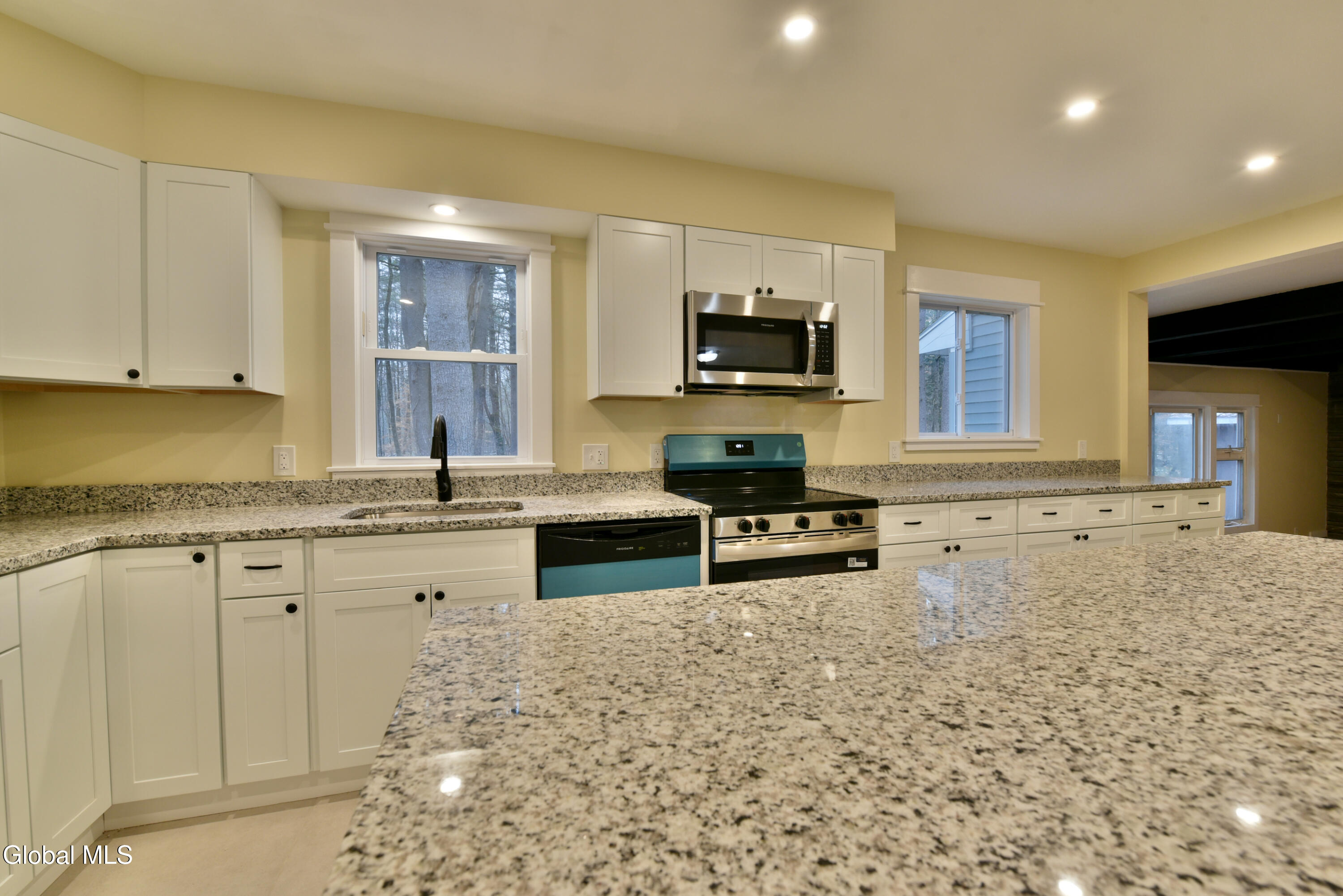 1011 Middleline Road