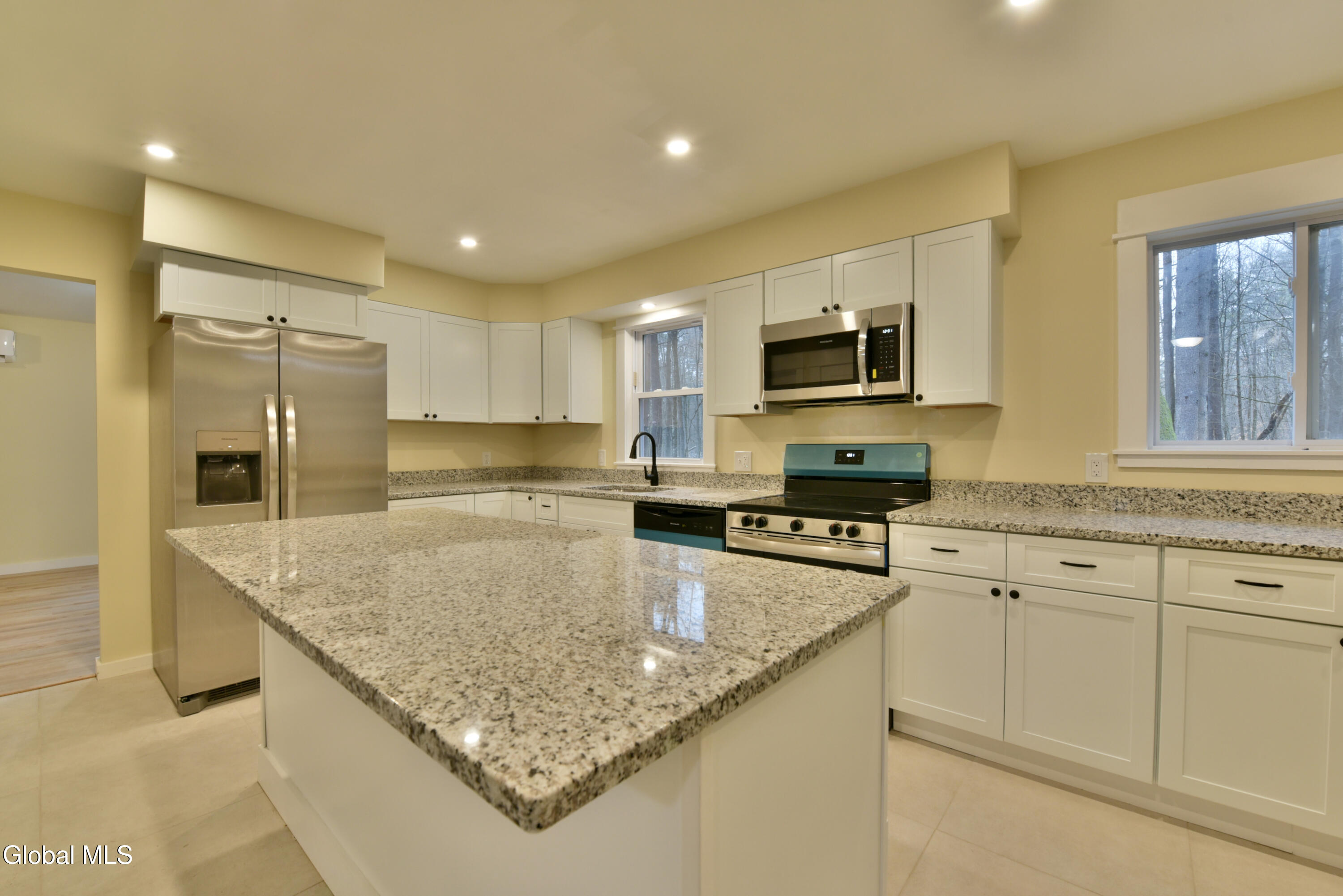 1011 Middleline Road