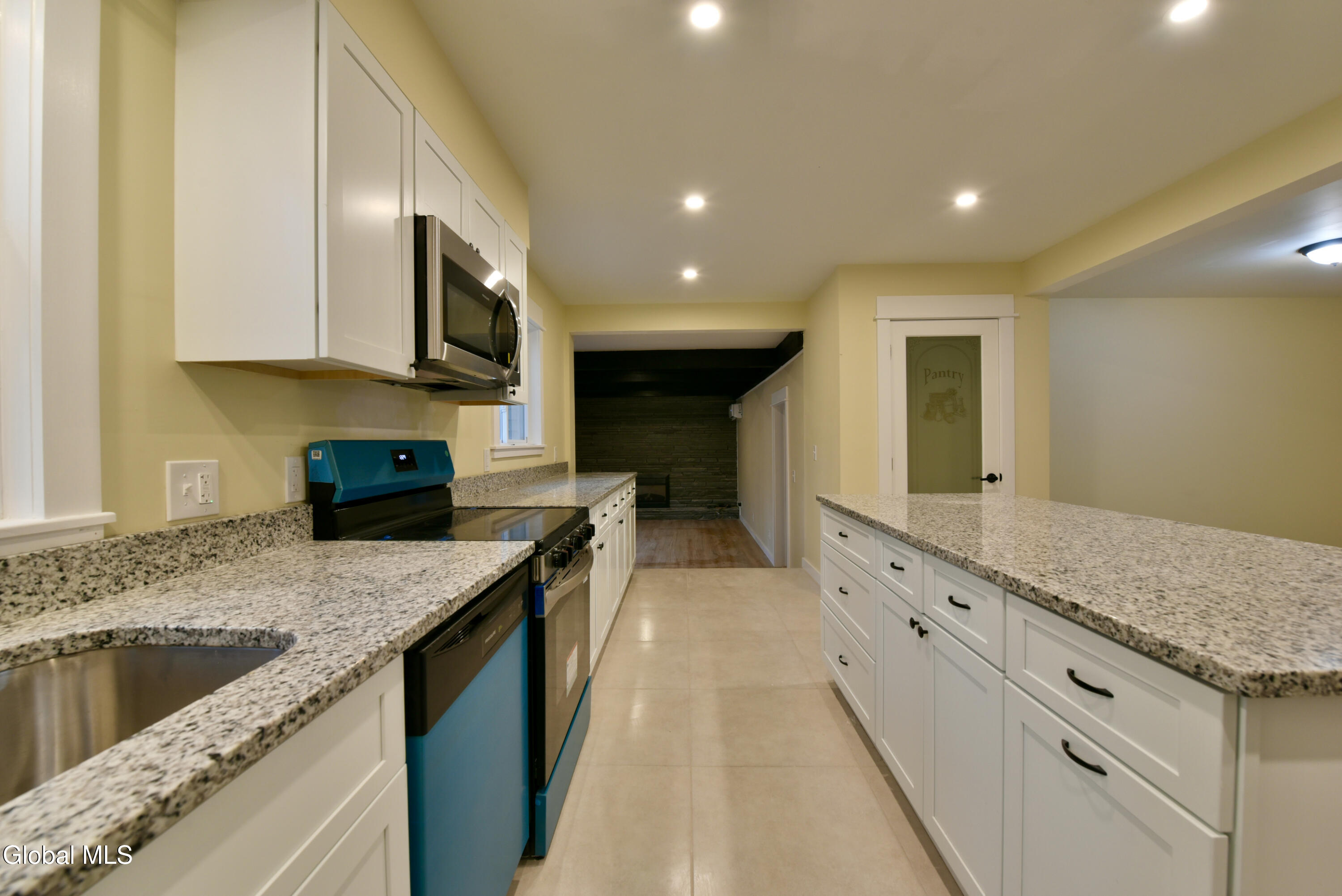 1011 Middleline Road