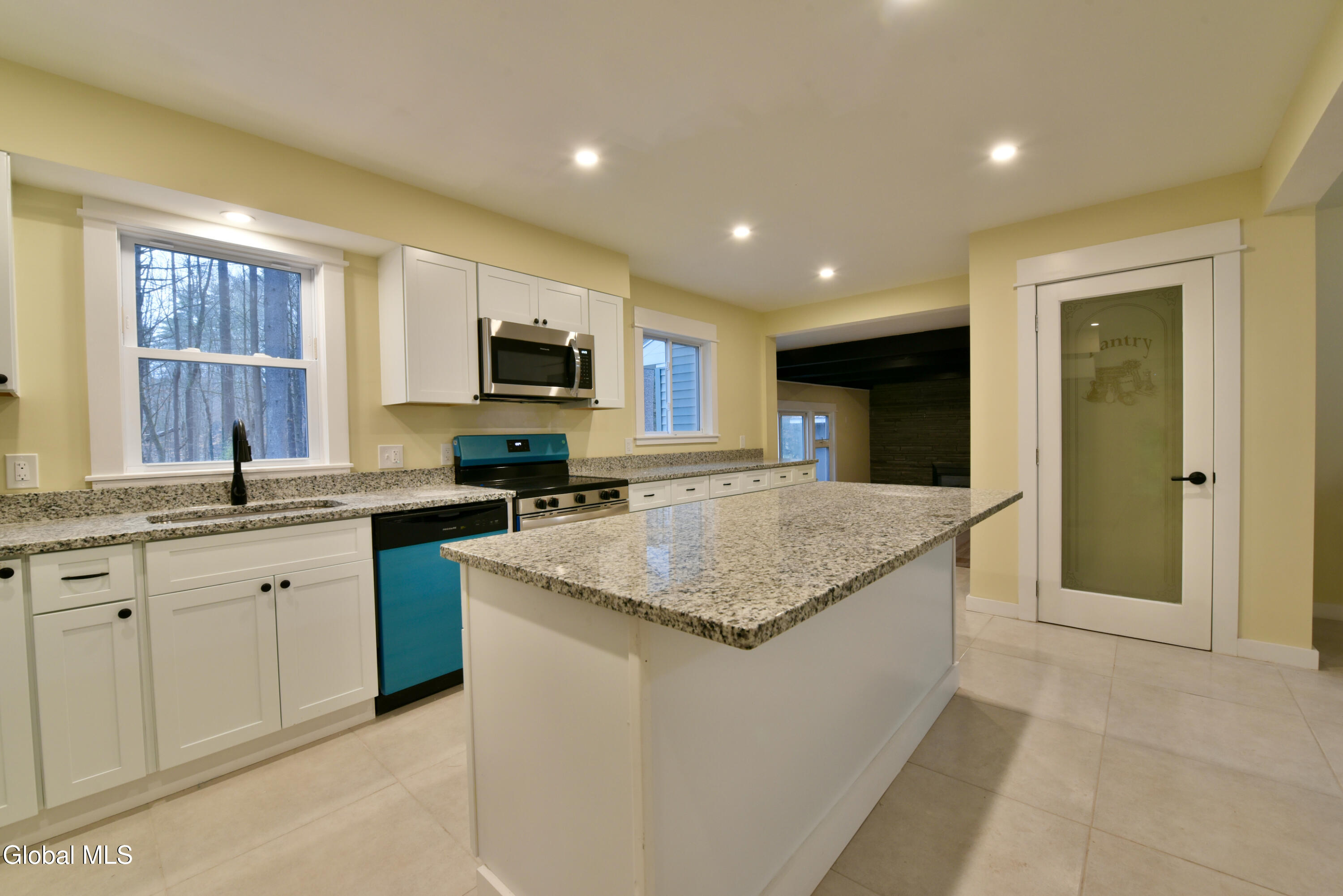 1011 Middleline Road