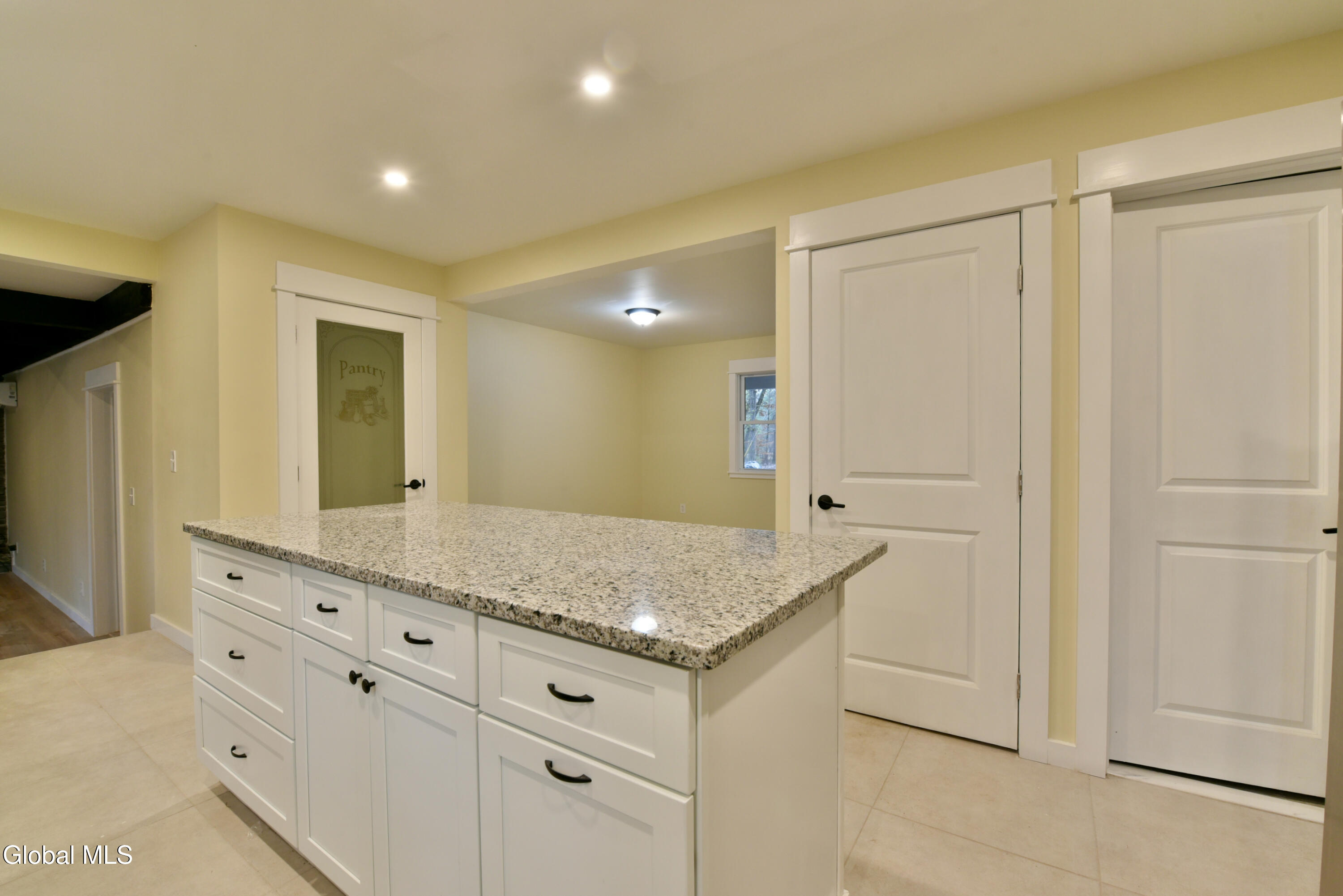 1011 Middleline Road