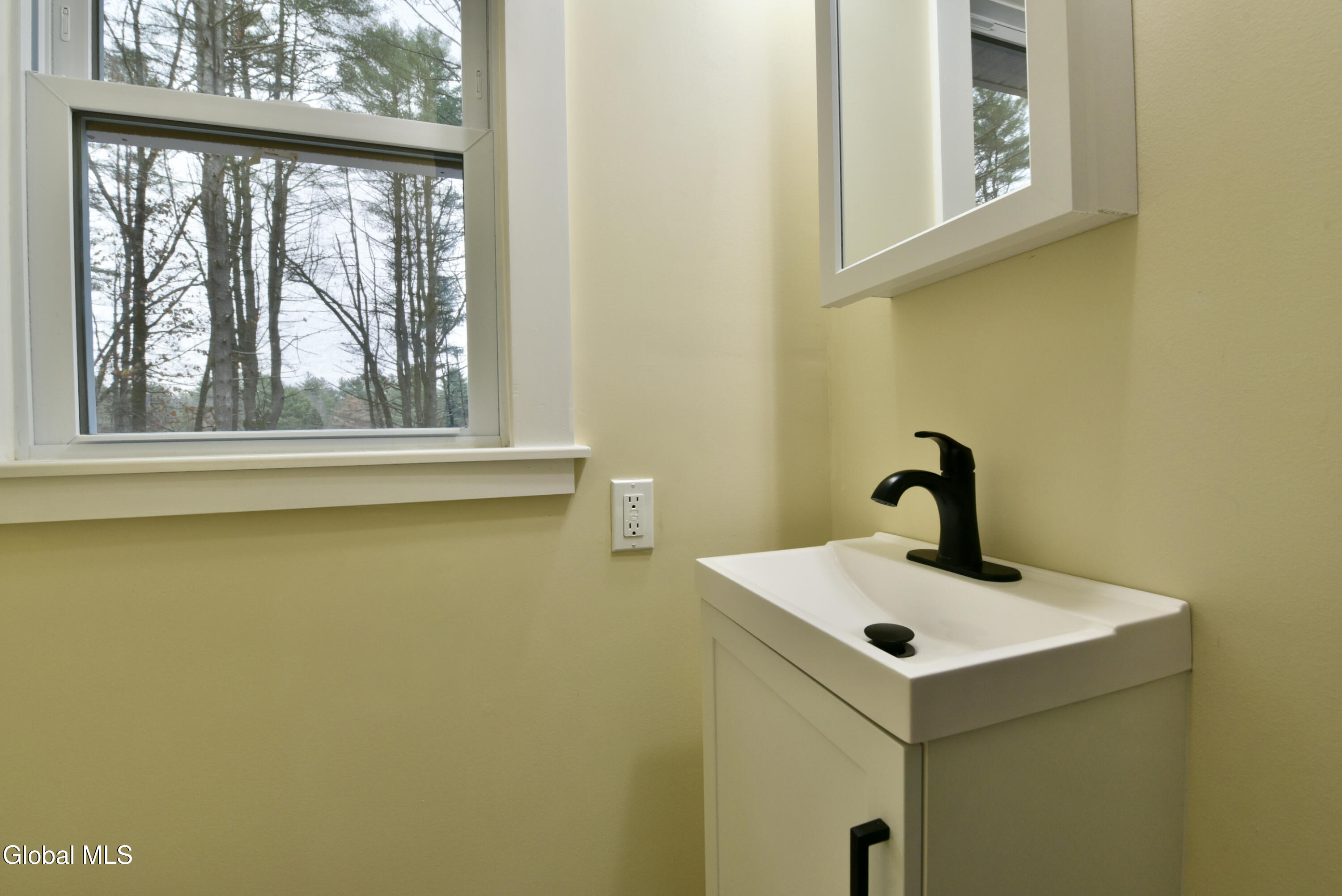 1011 Middleline Road