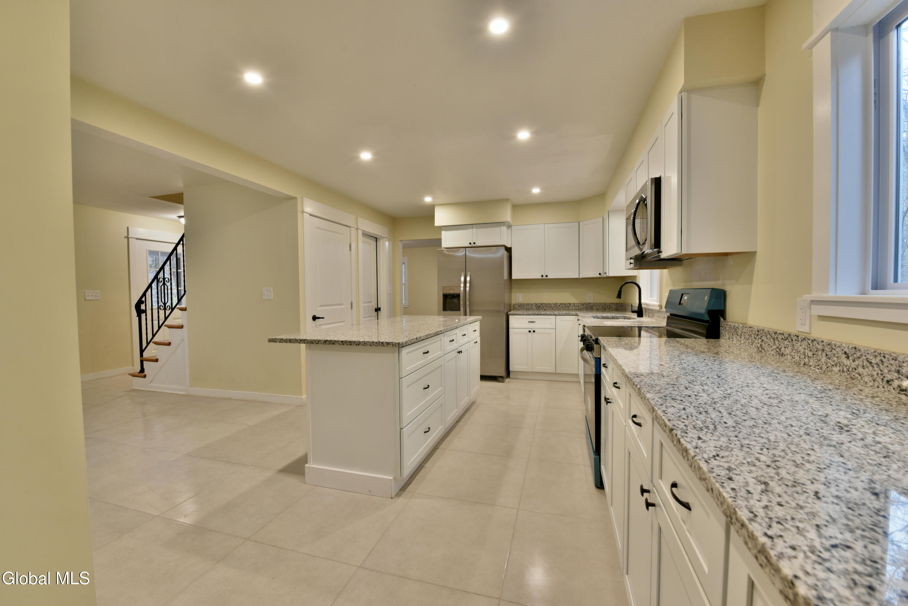 1011 Middleline Road