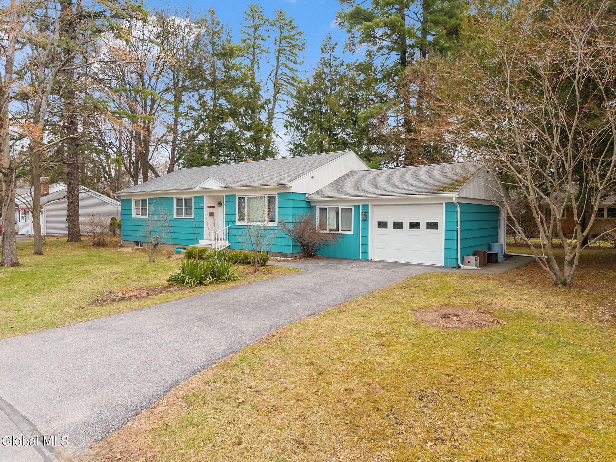 6 Springwood Drive