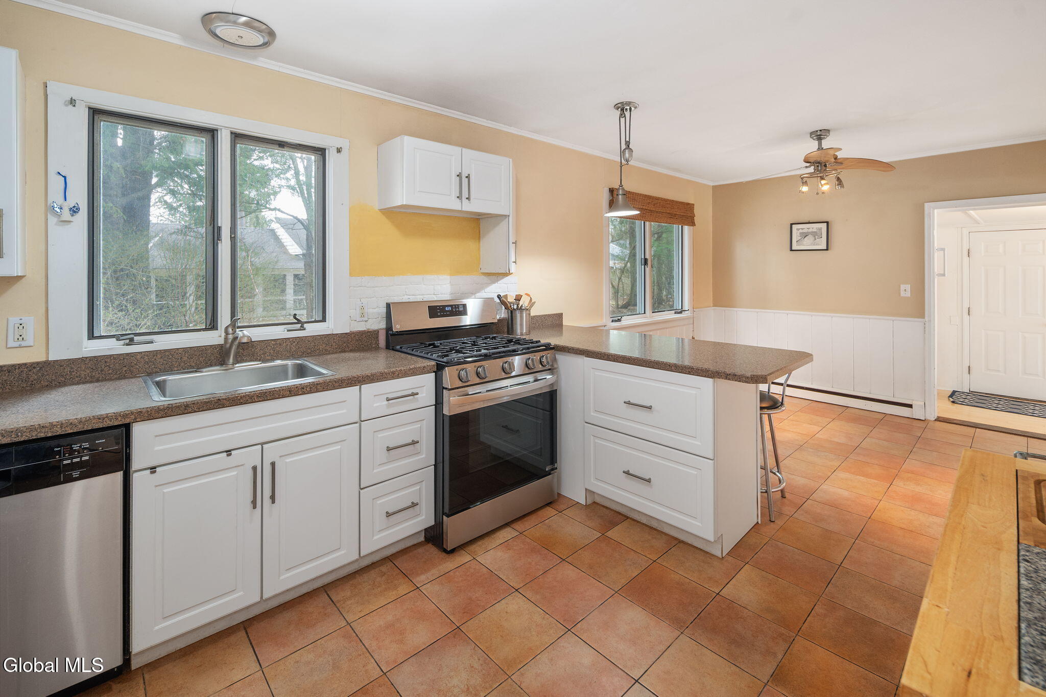6 Springwood Drive