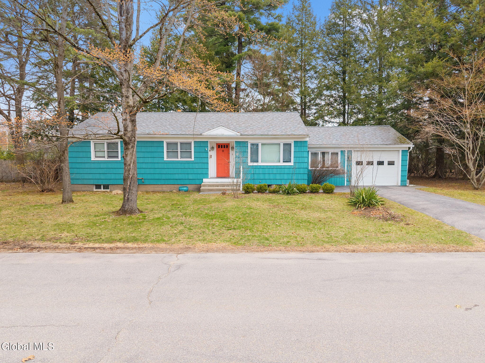 6 Springwood Drive