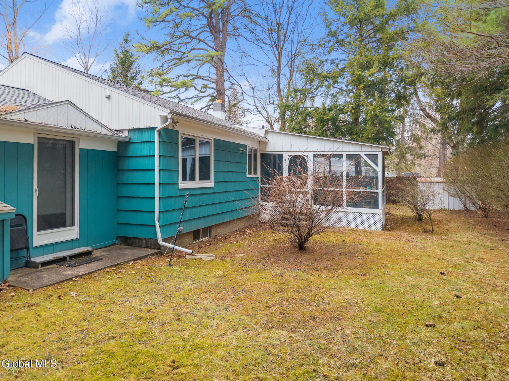 6 Springwood Drive