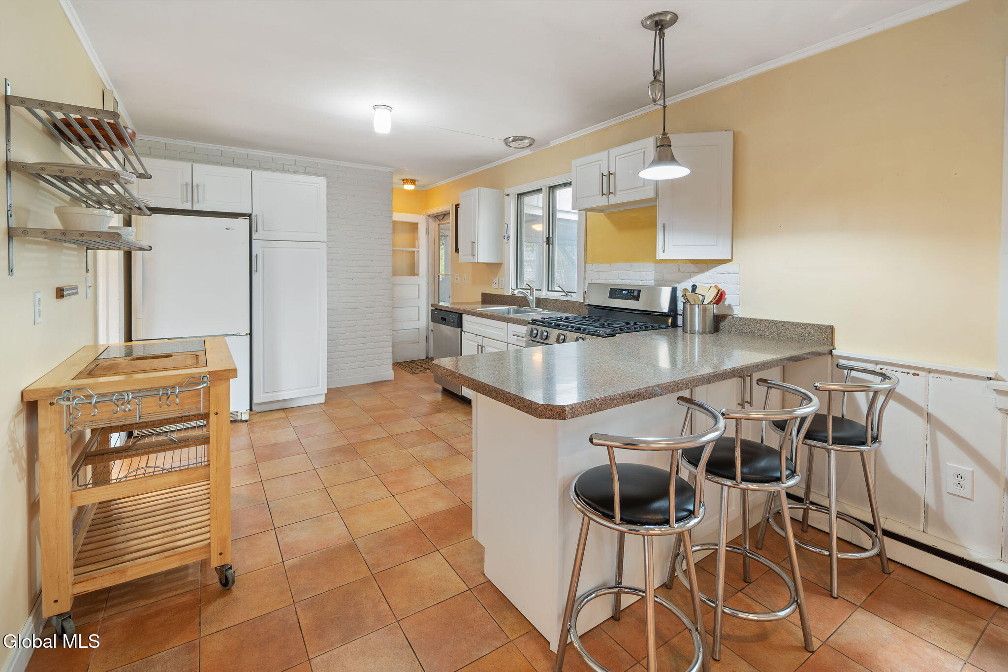6 Springwood Drive