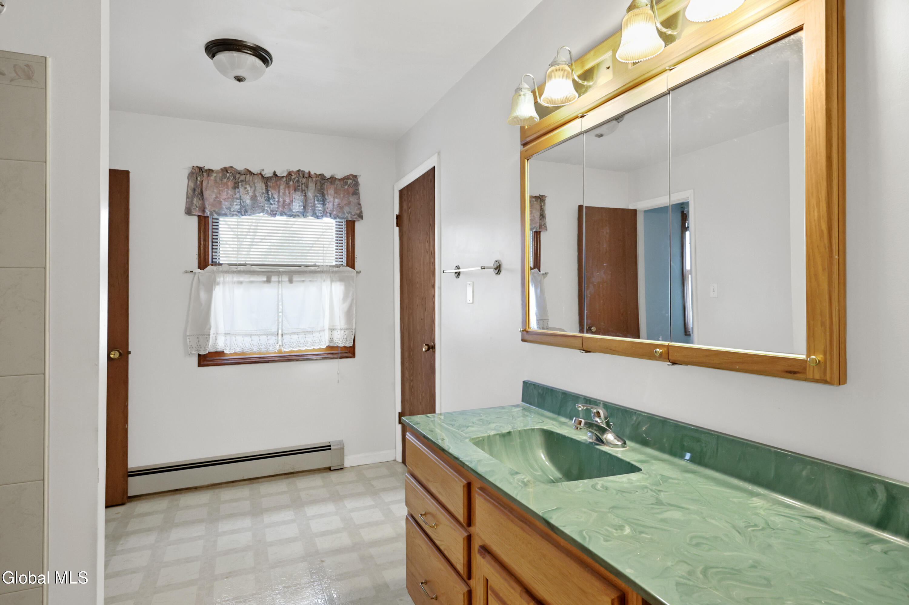 3 W Meadow Drive