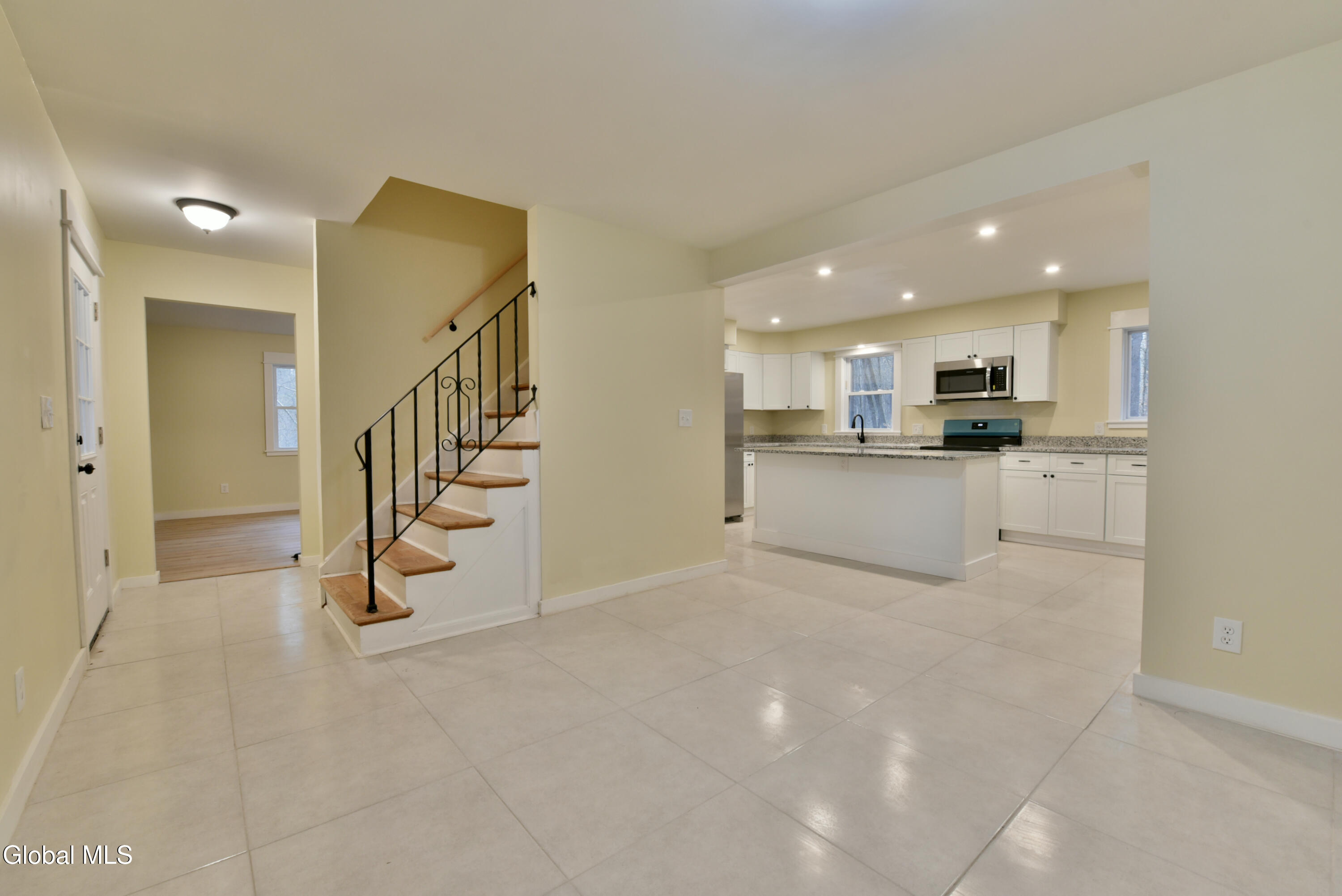 1011 Middleline Road