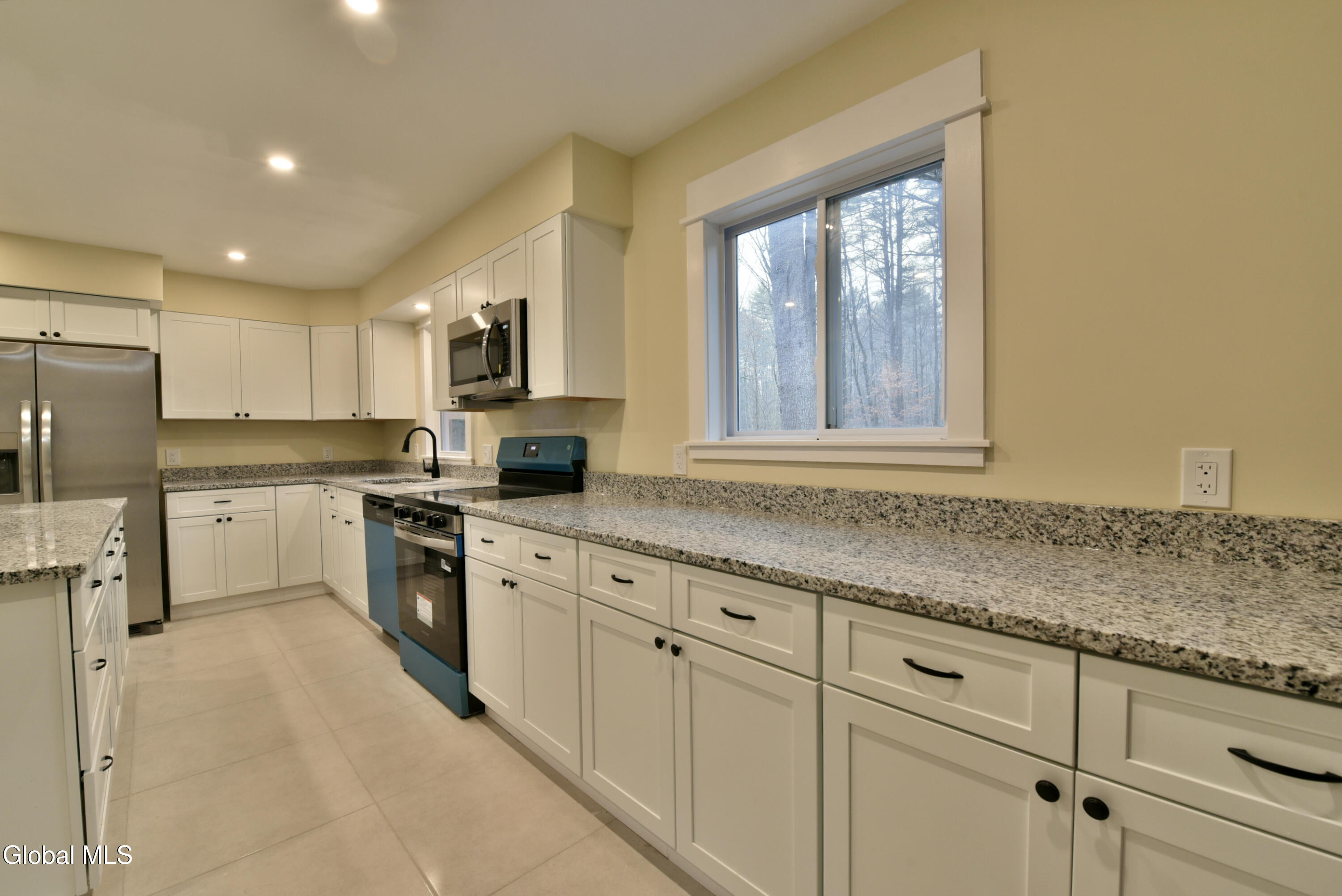 1011 Middleline Road