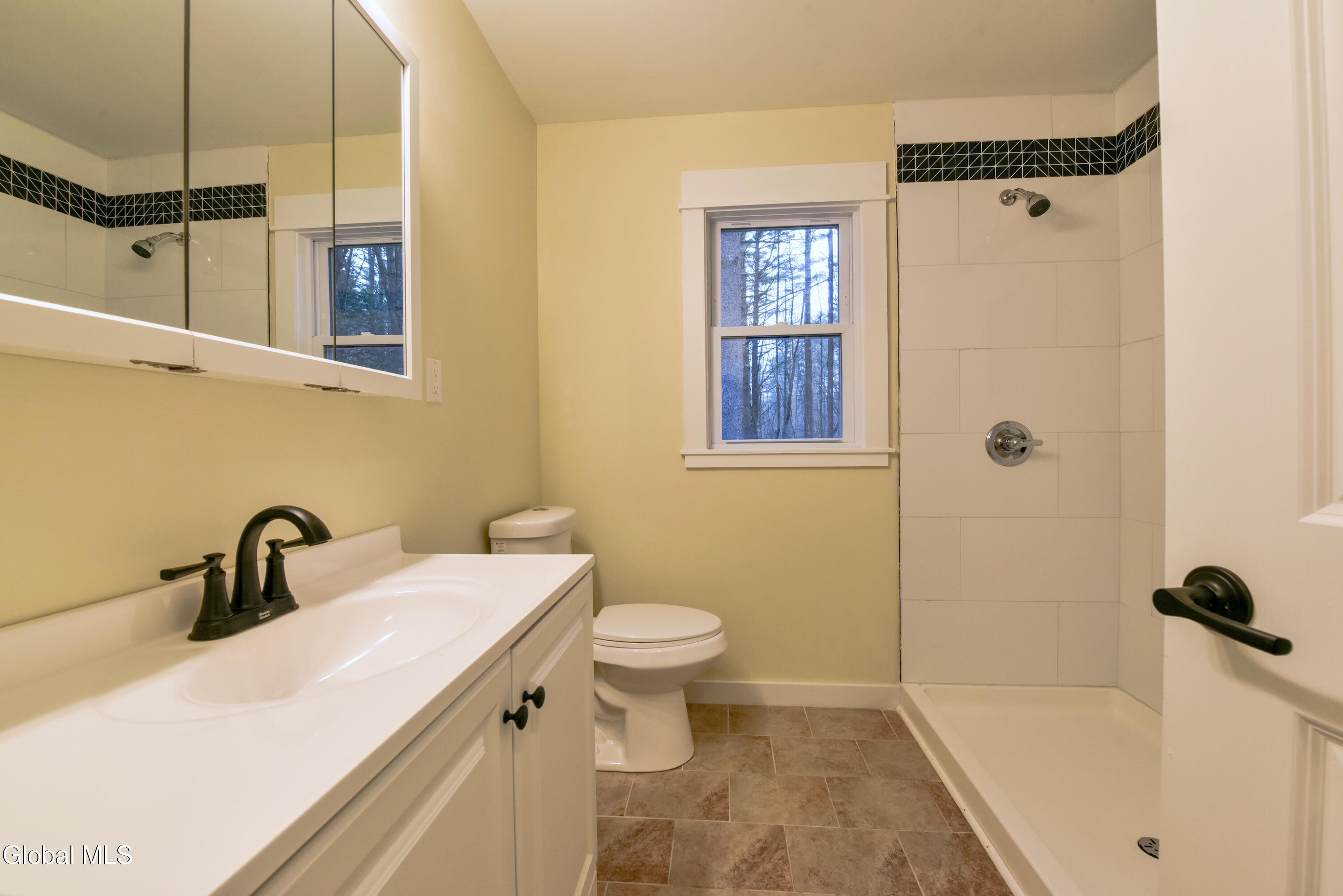 1011 Middleline Road