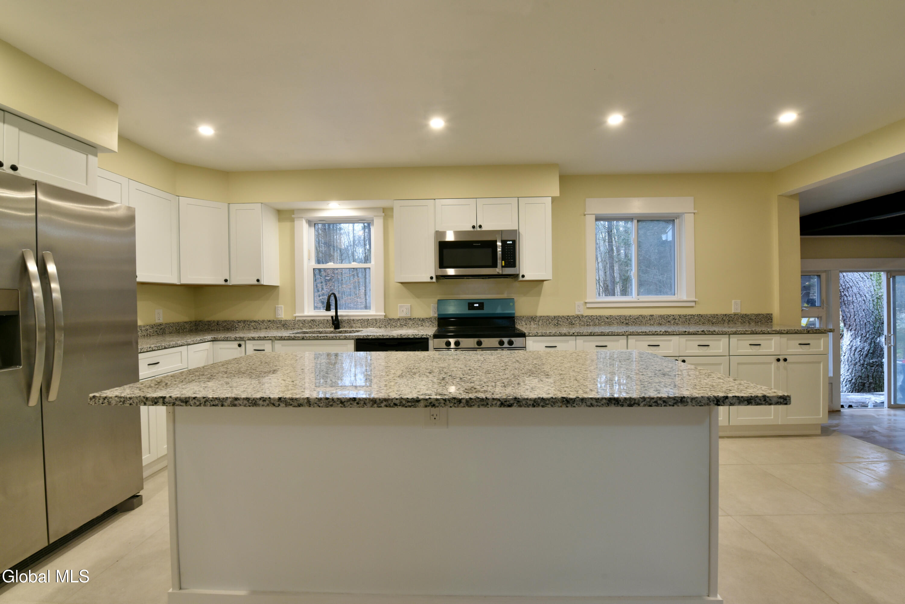 1011 Middleline Road