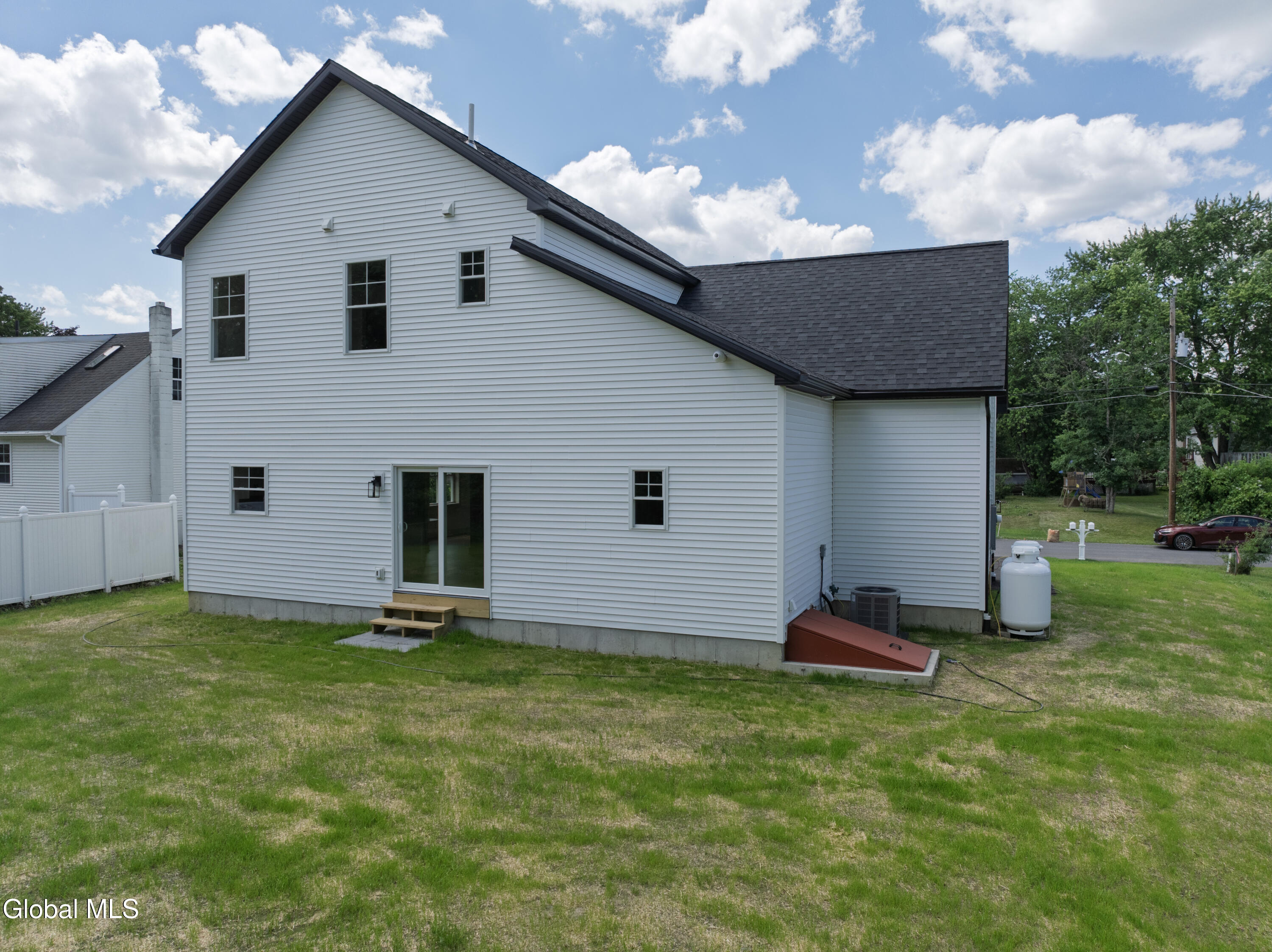 3 Dorchester Drive