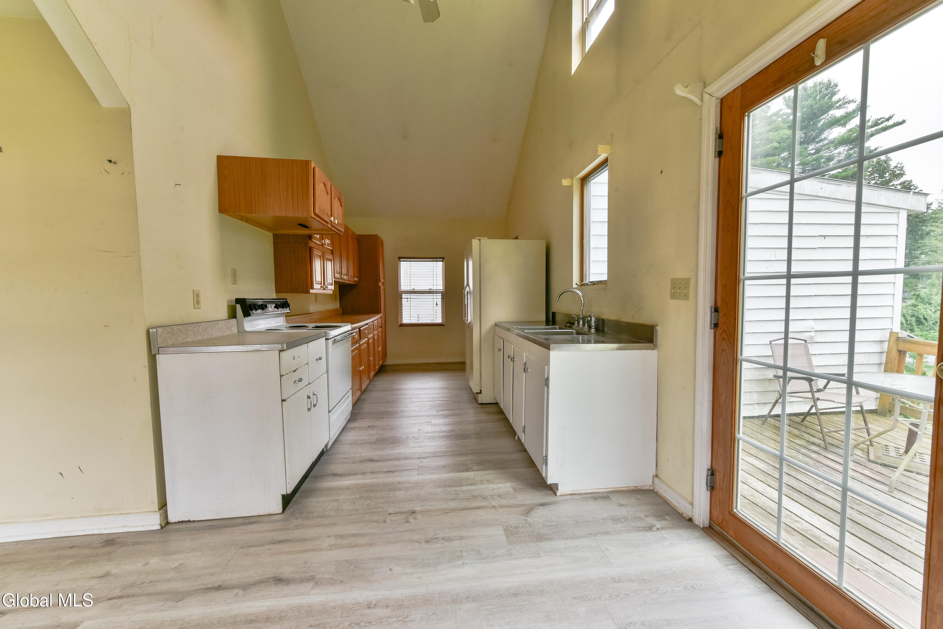 5877 Lake Road