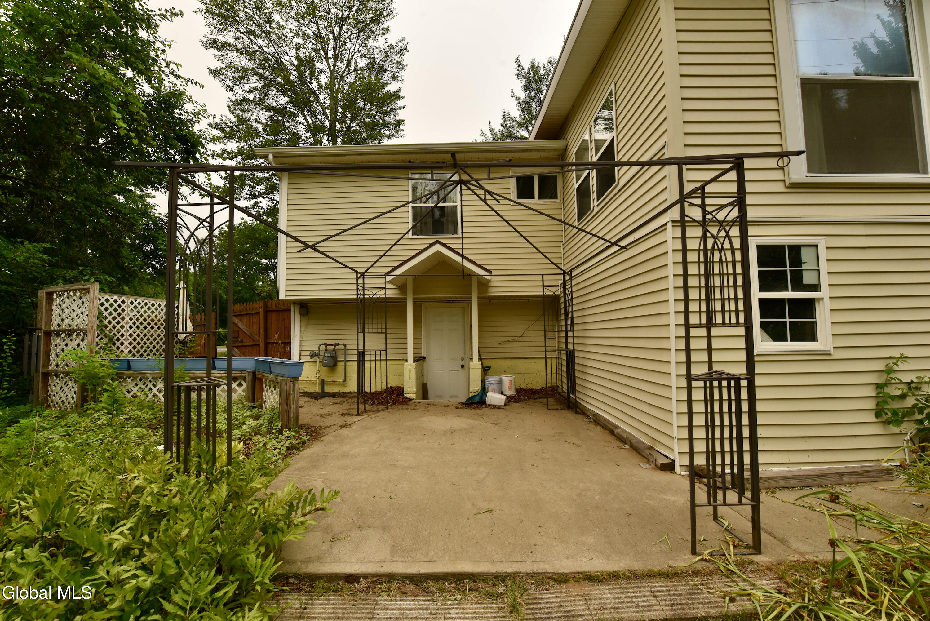 284 Rowland Street