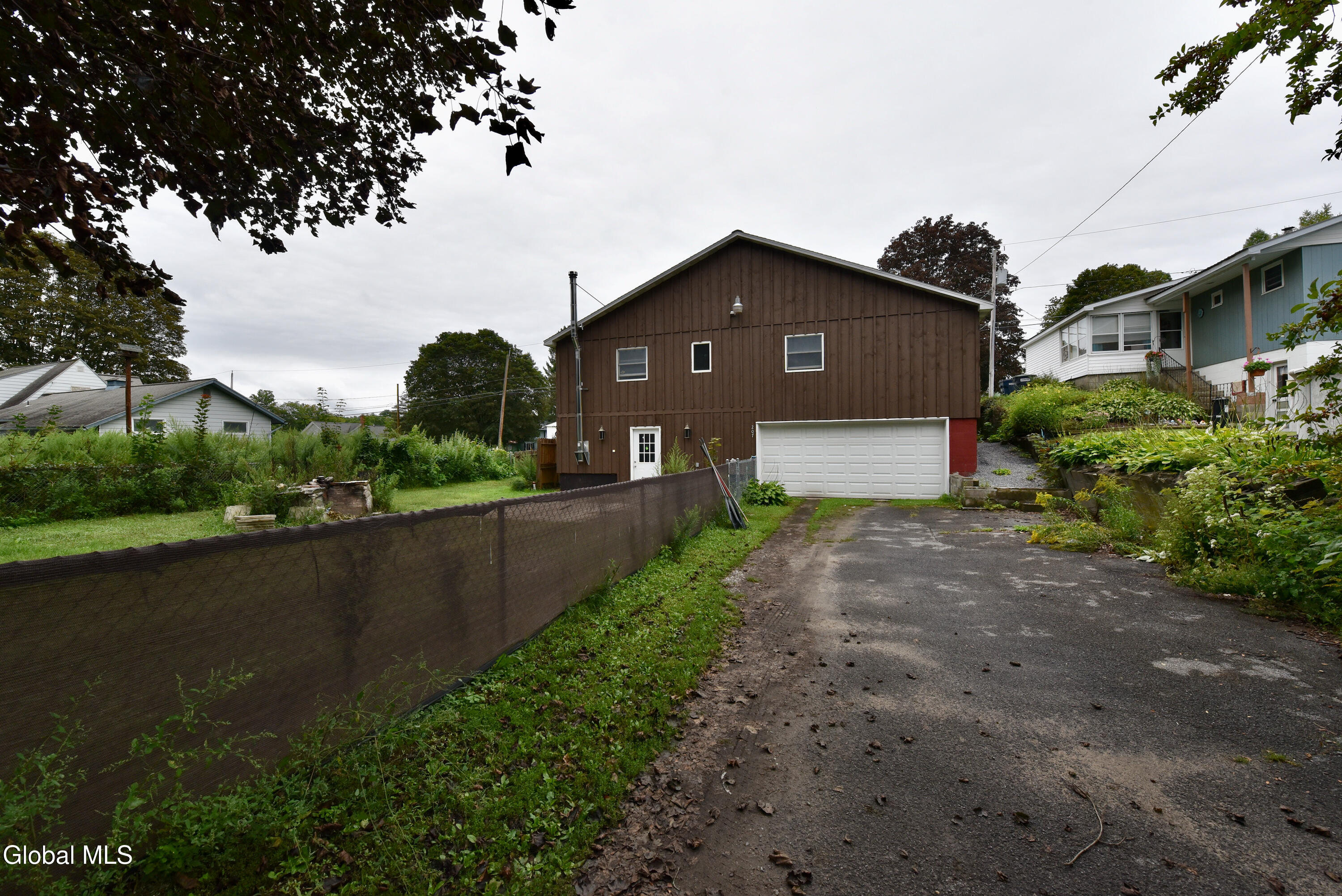 207 Oak Street