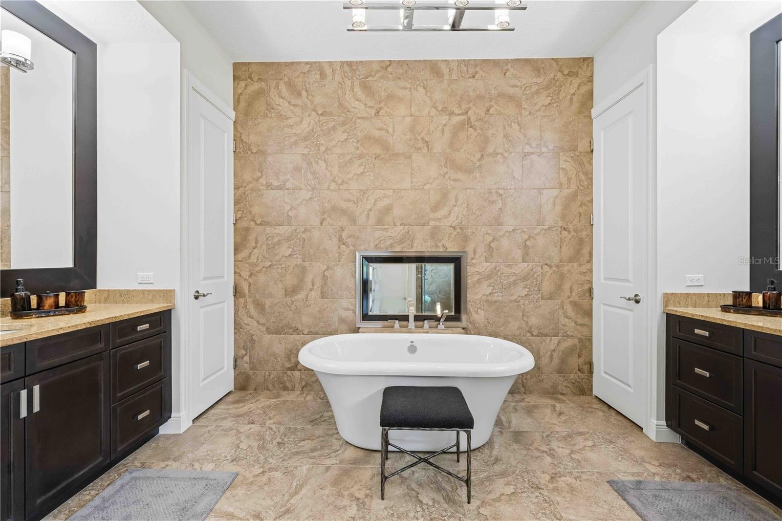 7638 WINDY HILL CV