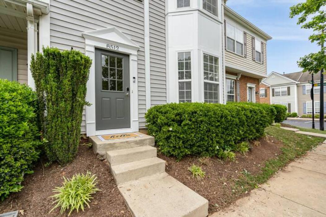 8512 Mount Valley