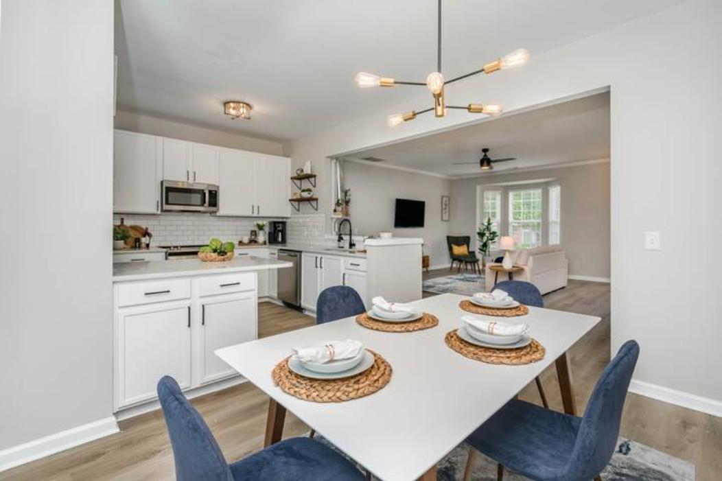 8512 Mount Valley