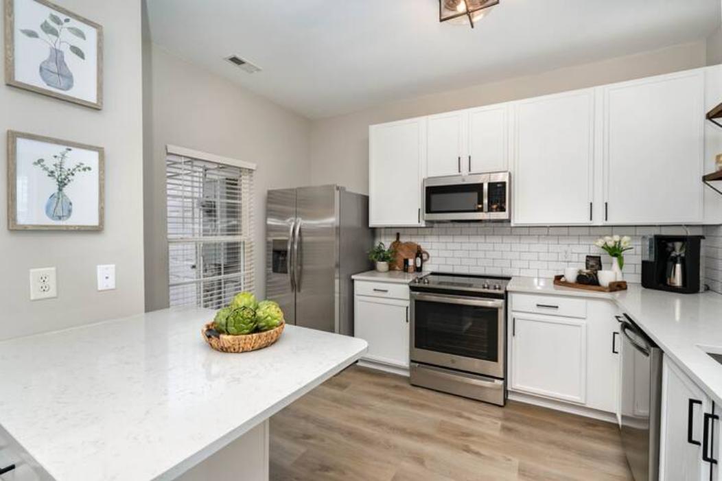 8512 Mount Valley