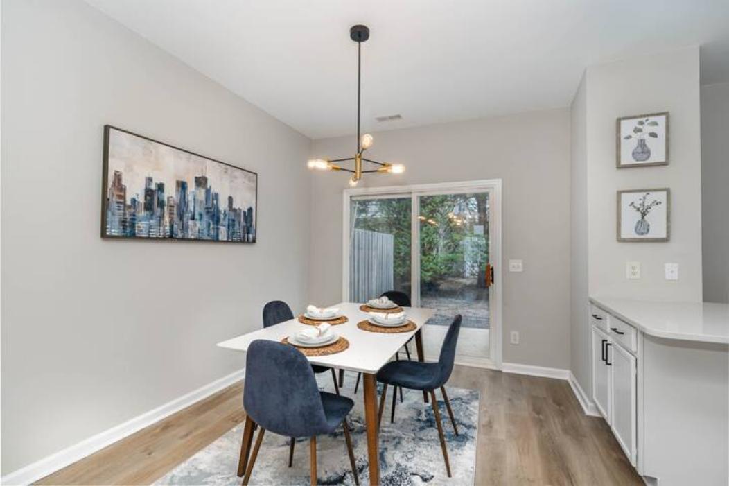 8512 Mount Valley