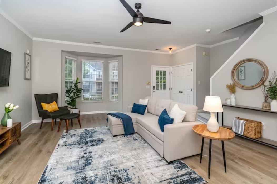 8512 Mount Valley