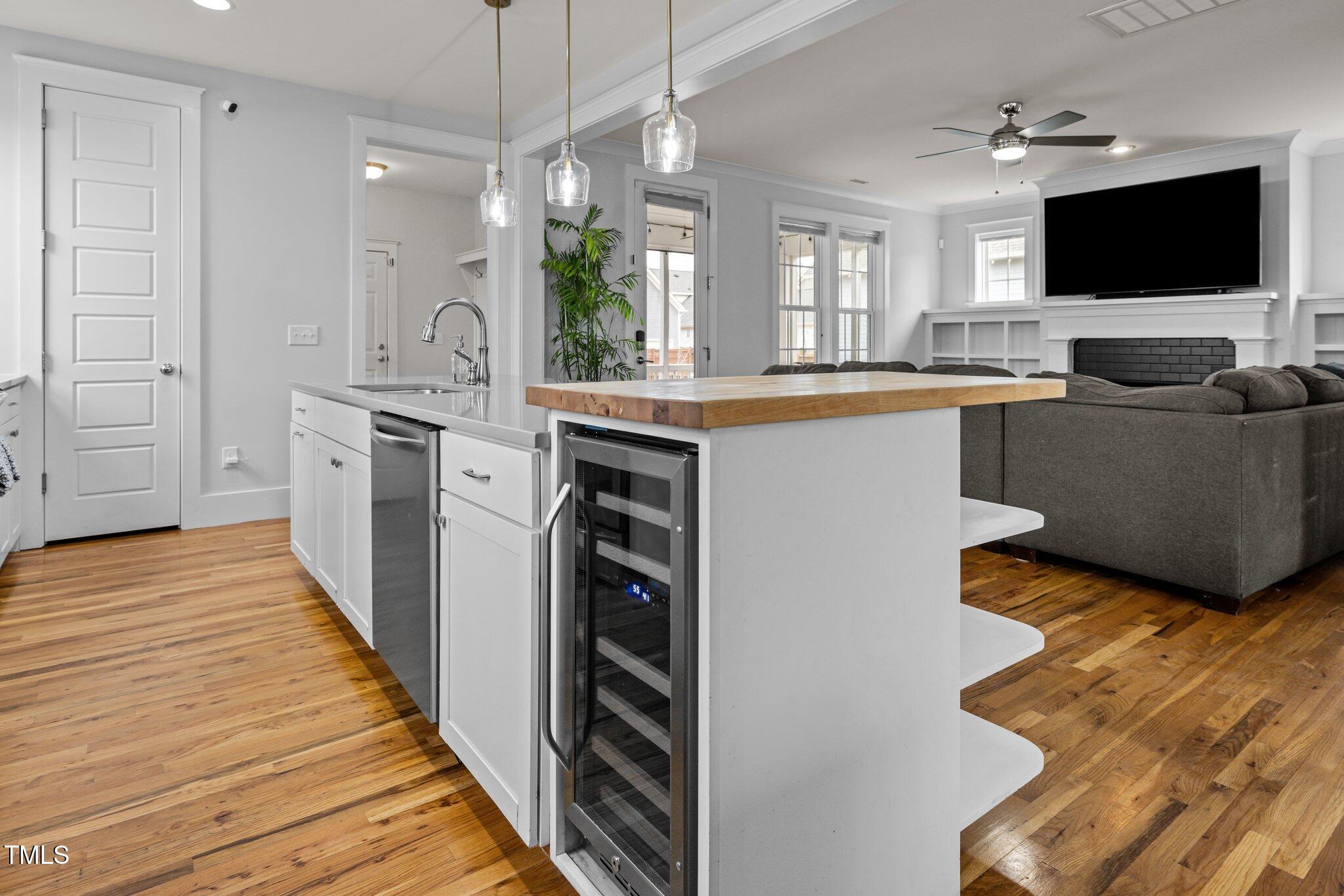 215 Ellsworth Manor Drive