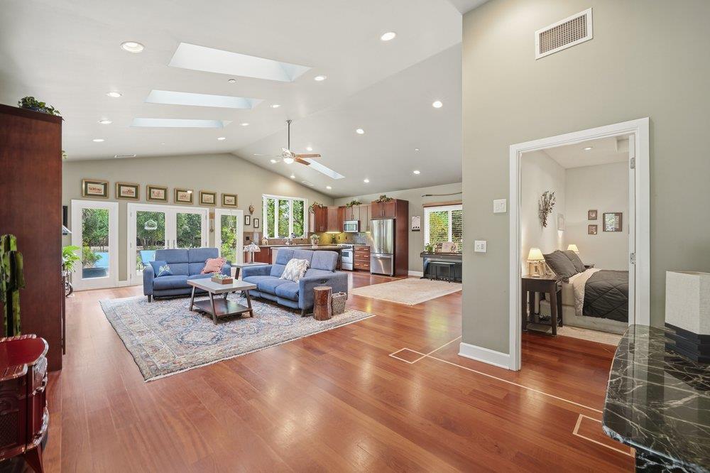 15190 Yvonne DR