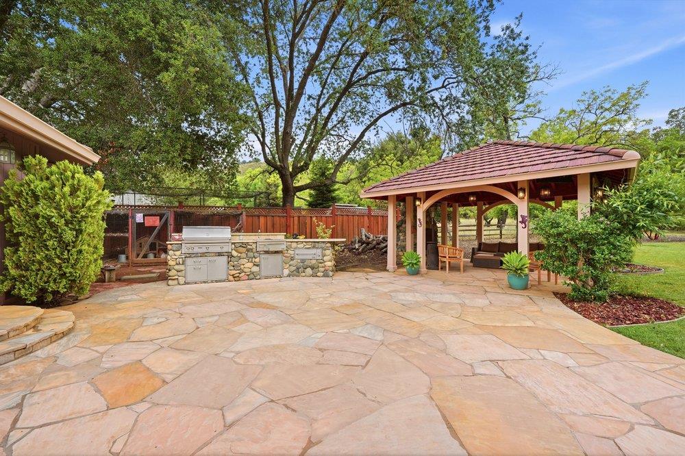 15190 Yvonne DR