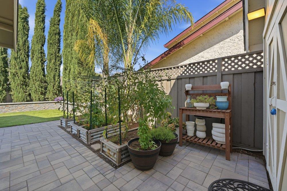 15640 La Sierra CT