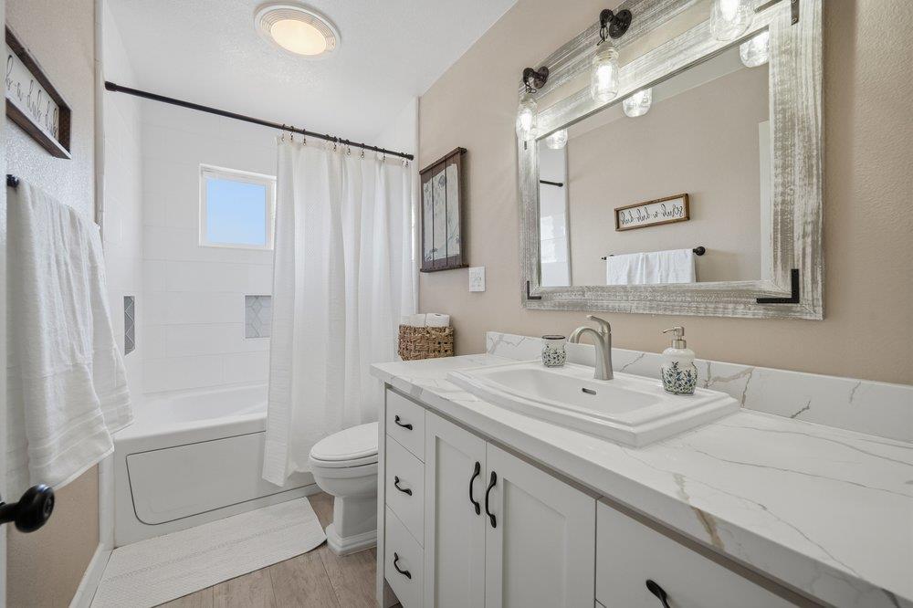 15640 La Sierra CT