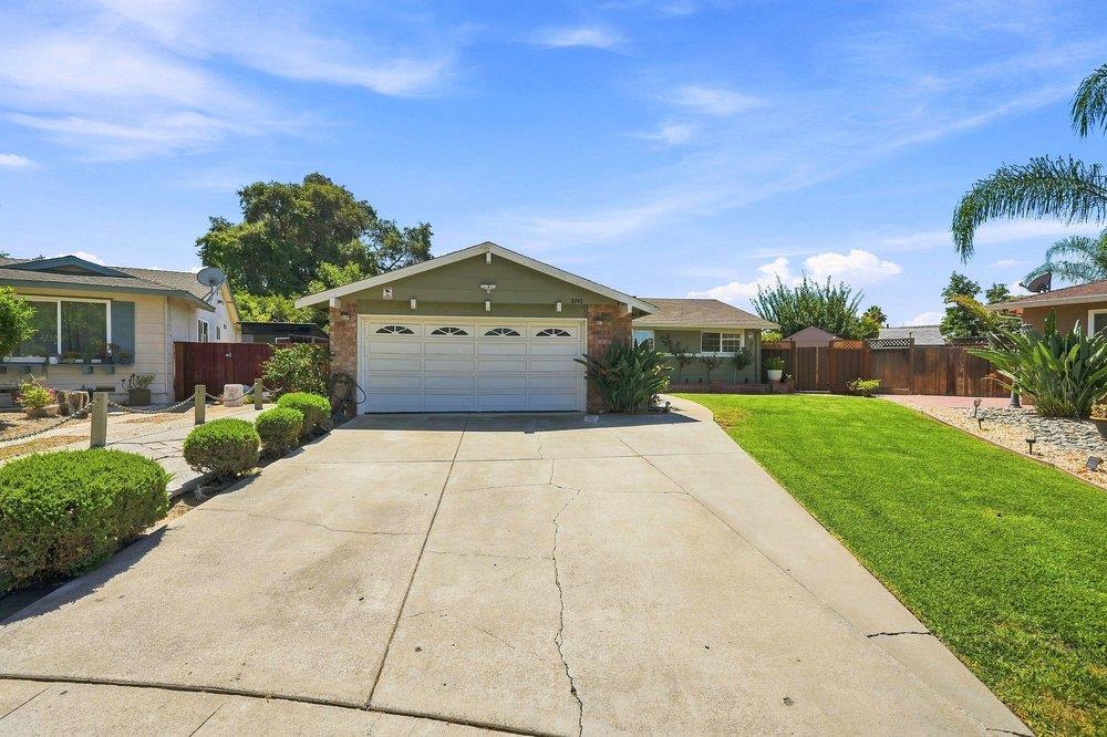 2745 Eulalie DR