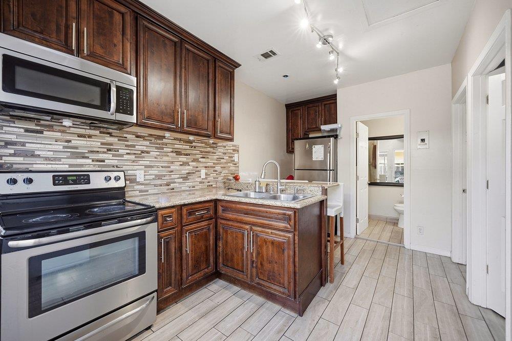 758 Candlestick WAY