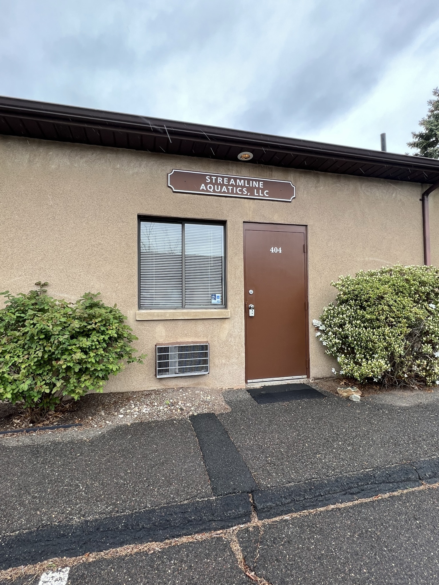 160 Oak Street 404