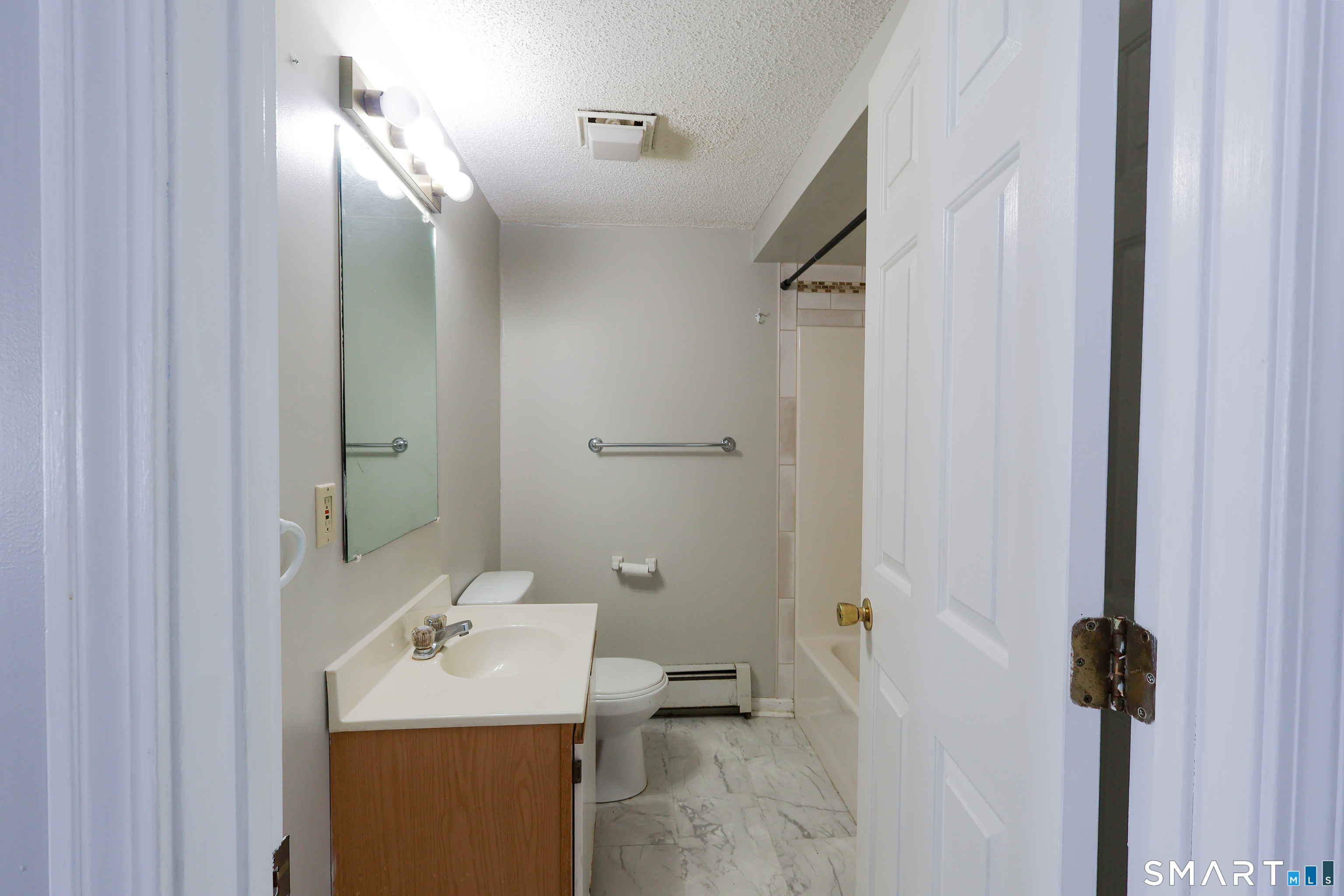 62 Whiton Street 2nd Floor